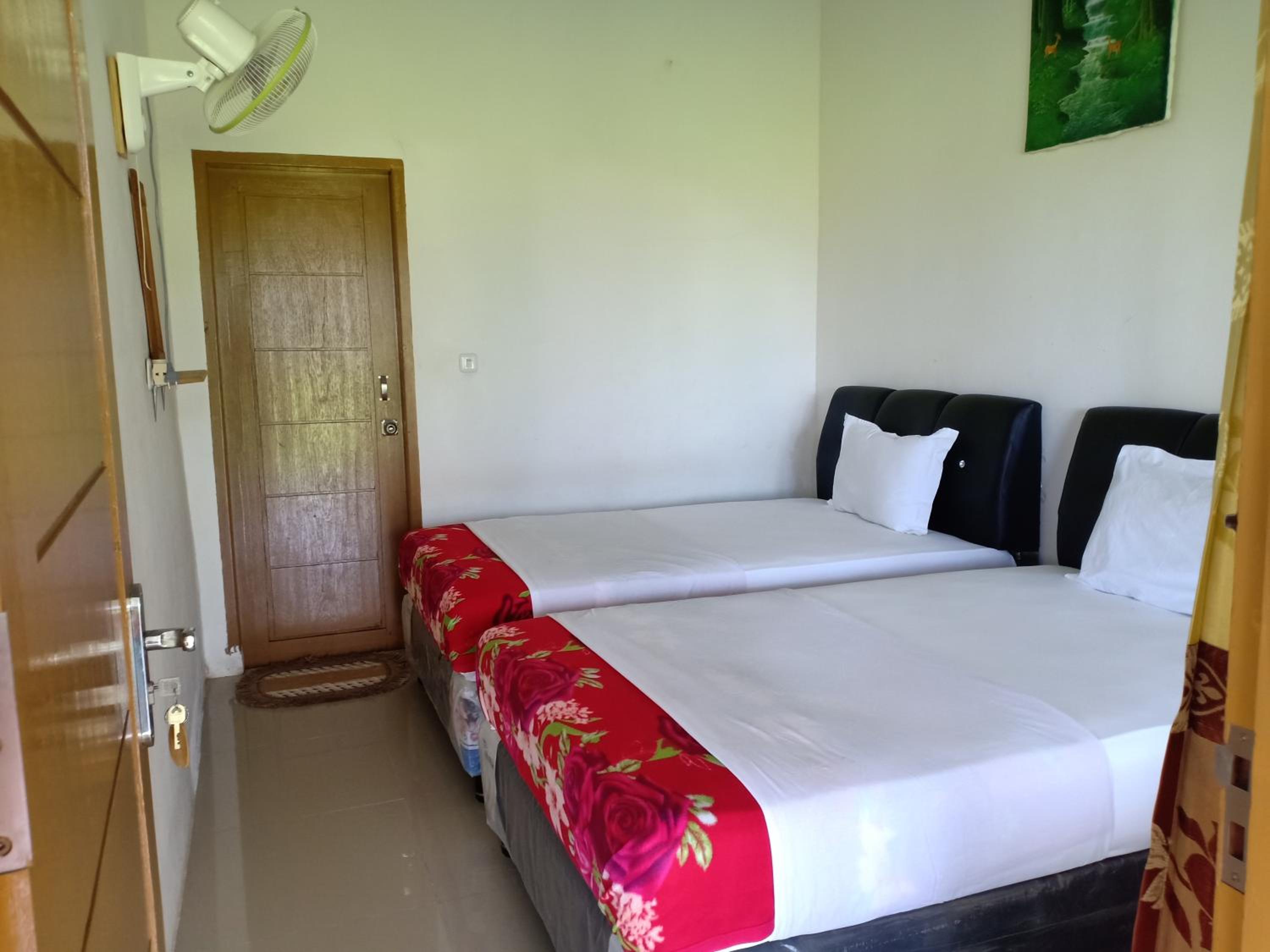 Double or Twin Room with Private Bathroom - Photo 1