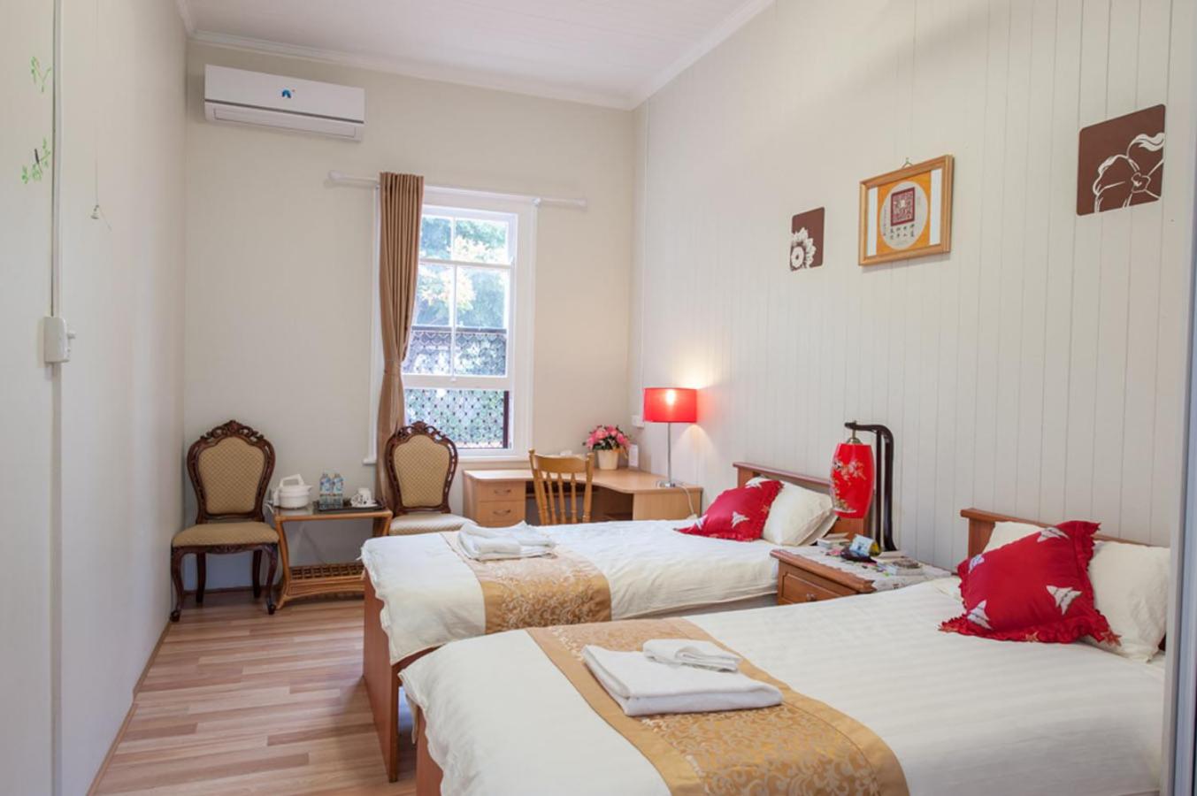 Twin Room - Photo 5