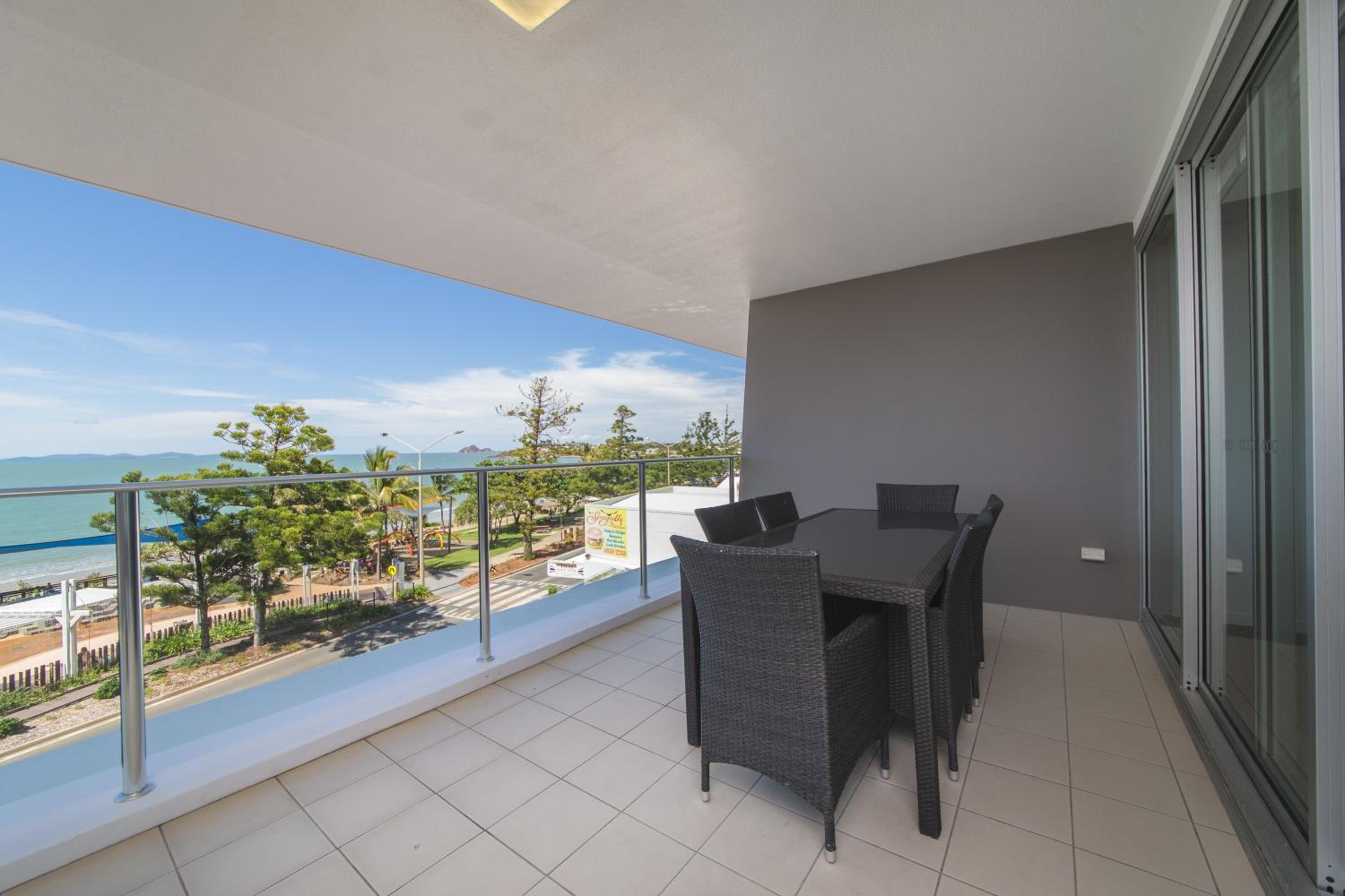 Two Bedroom Superior Ocean View Apartment photo 3