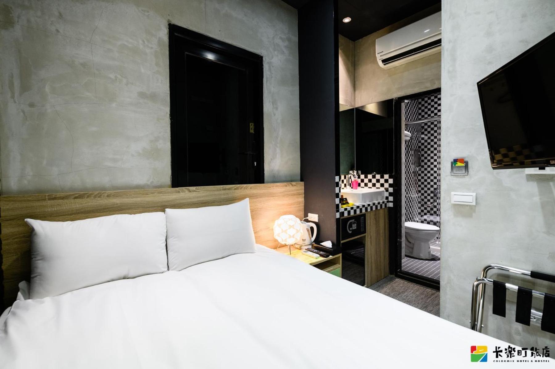 Economy Double Room with Private Bathroom