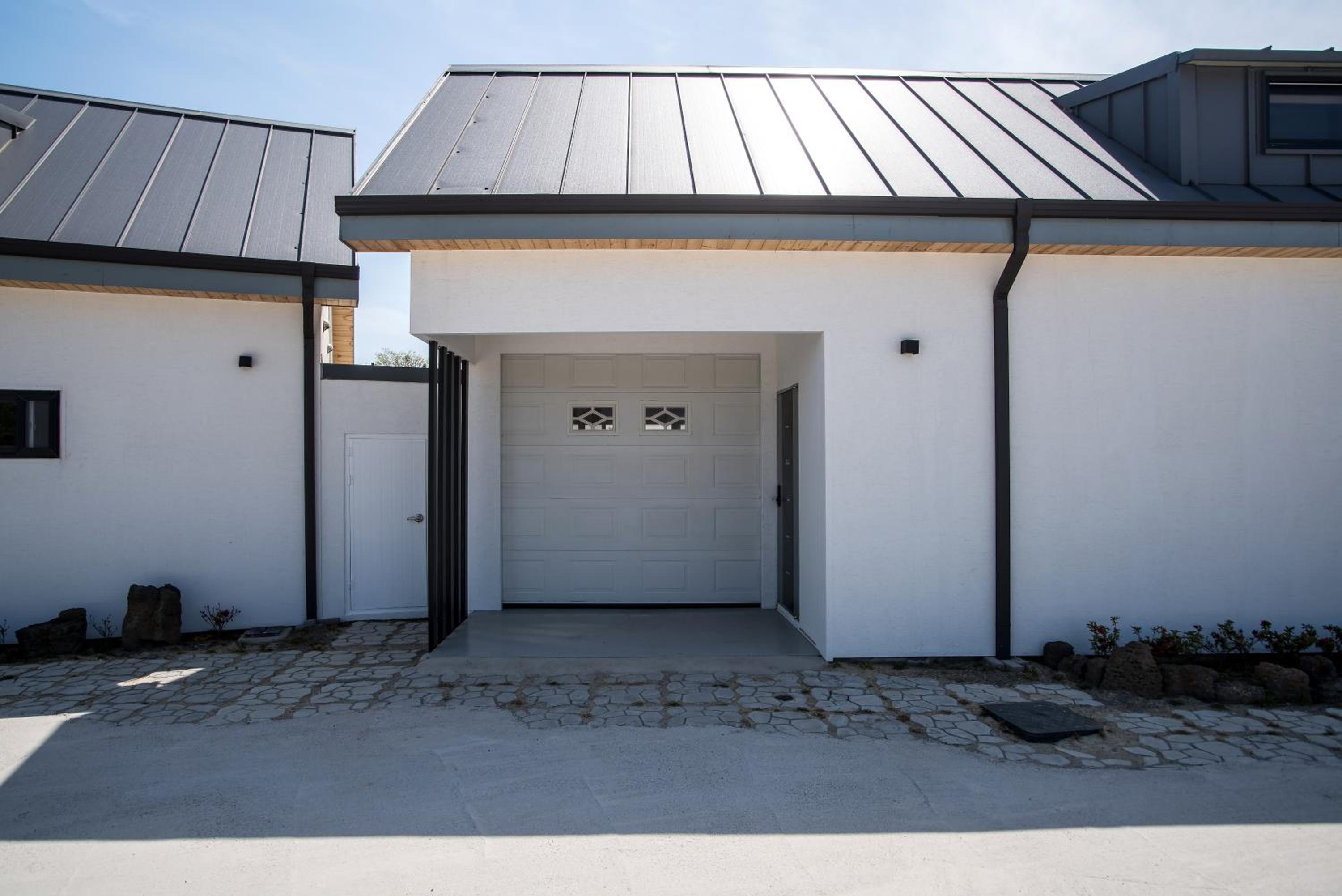 One-Bedroom House - Photo 12