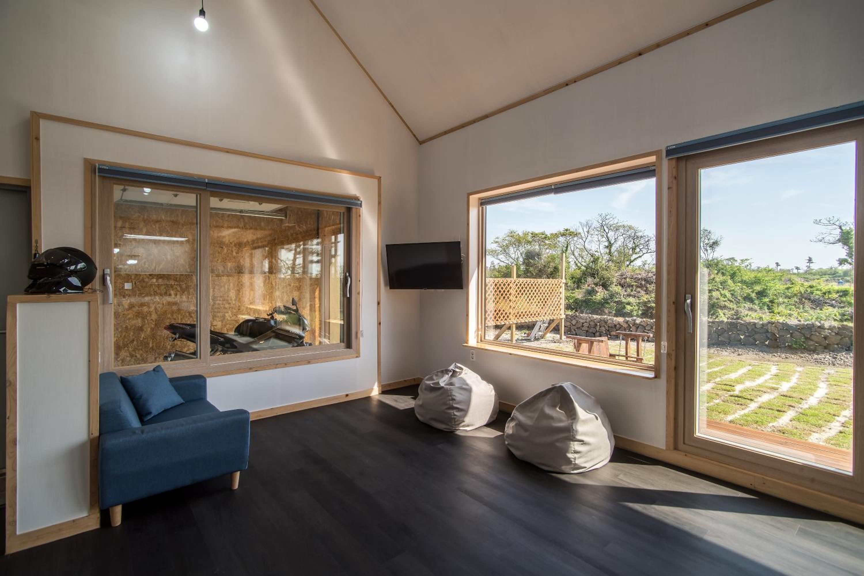 One-Bedroom House - Photo 4