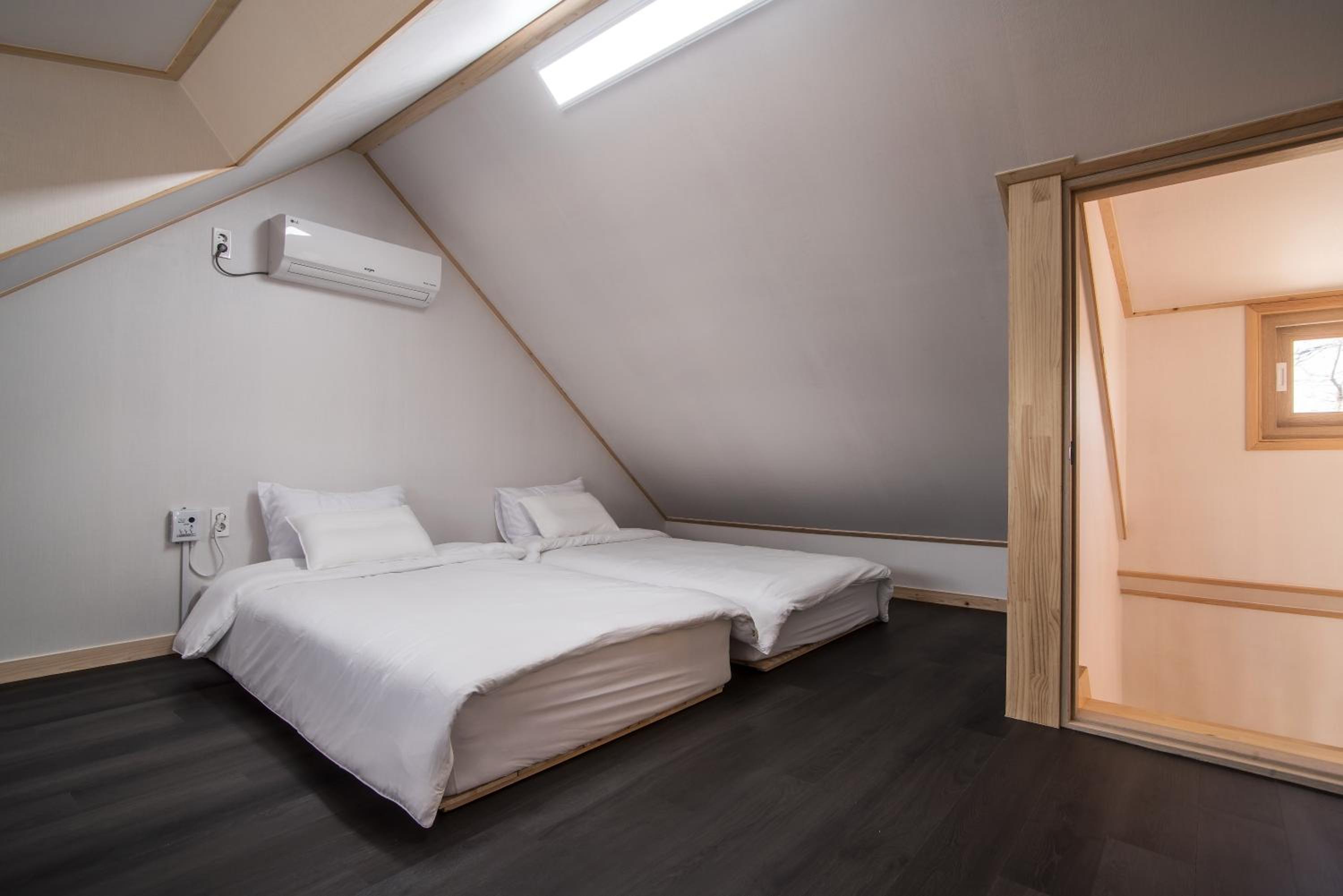 One-Bedroom House - Photo 2