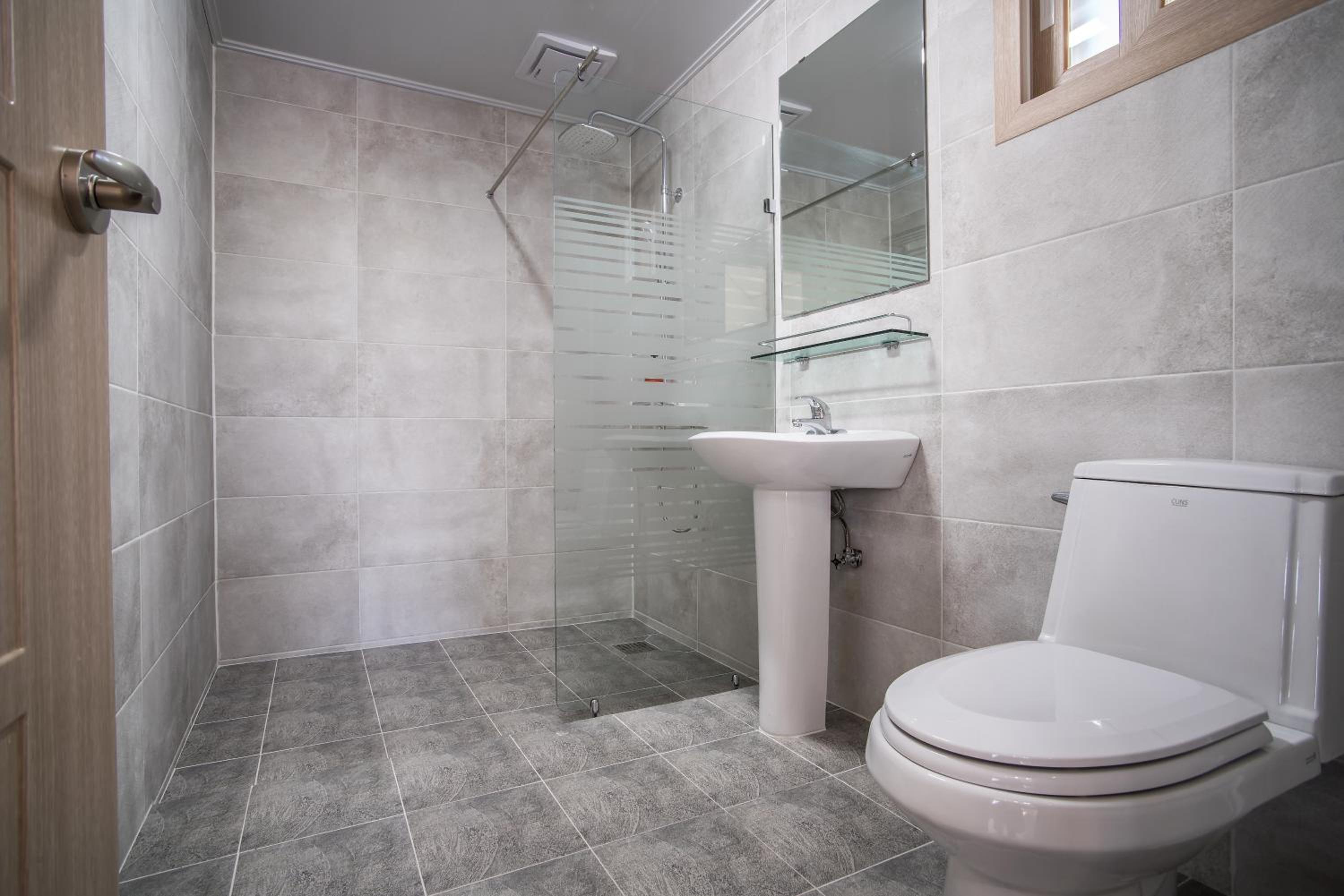 One-Bedroom House - Photo 15
