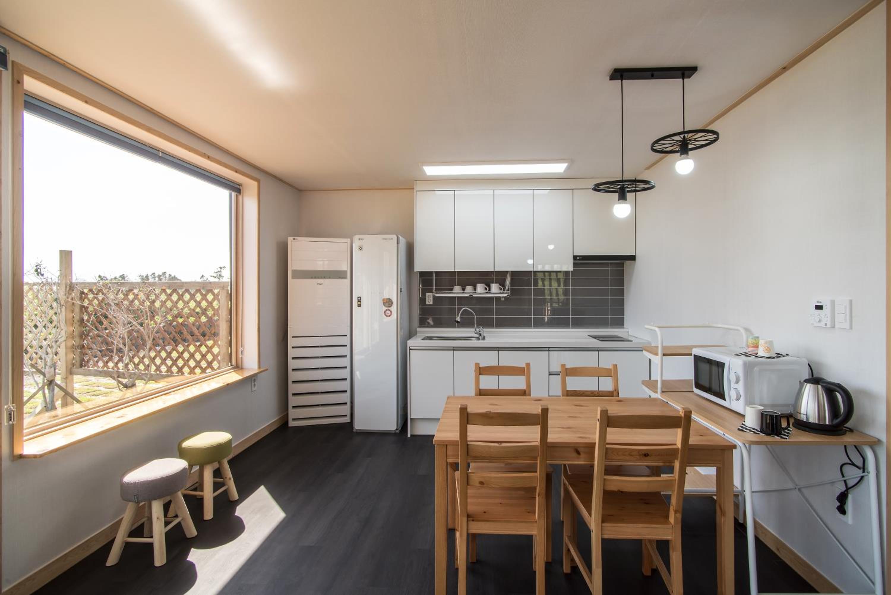 One-Bedroom House - Photo 7