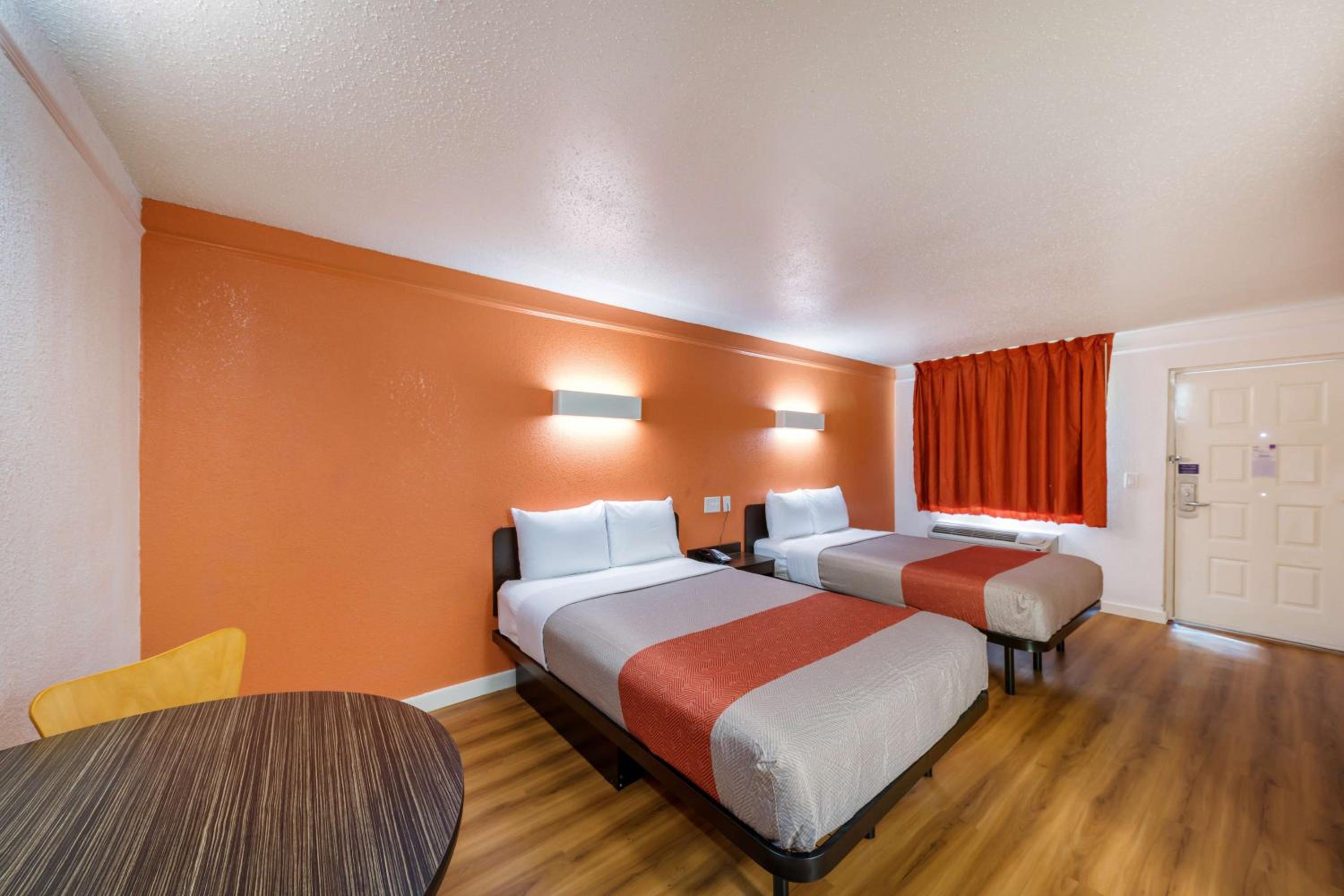 Quadruple Room - Non-Smoking - Photo 10