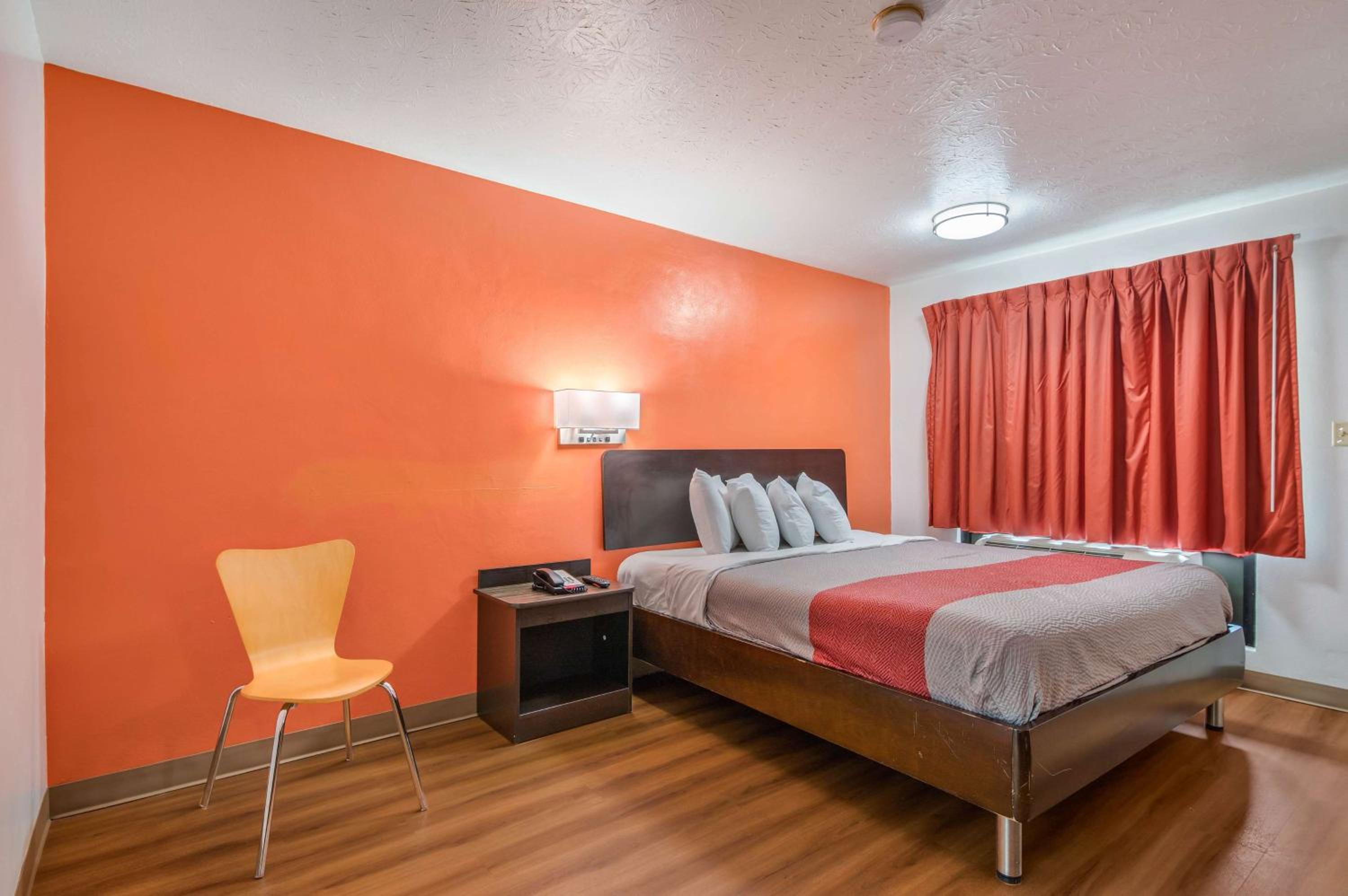 Deluxe King Room - Non-Smoking photo 1
