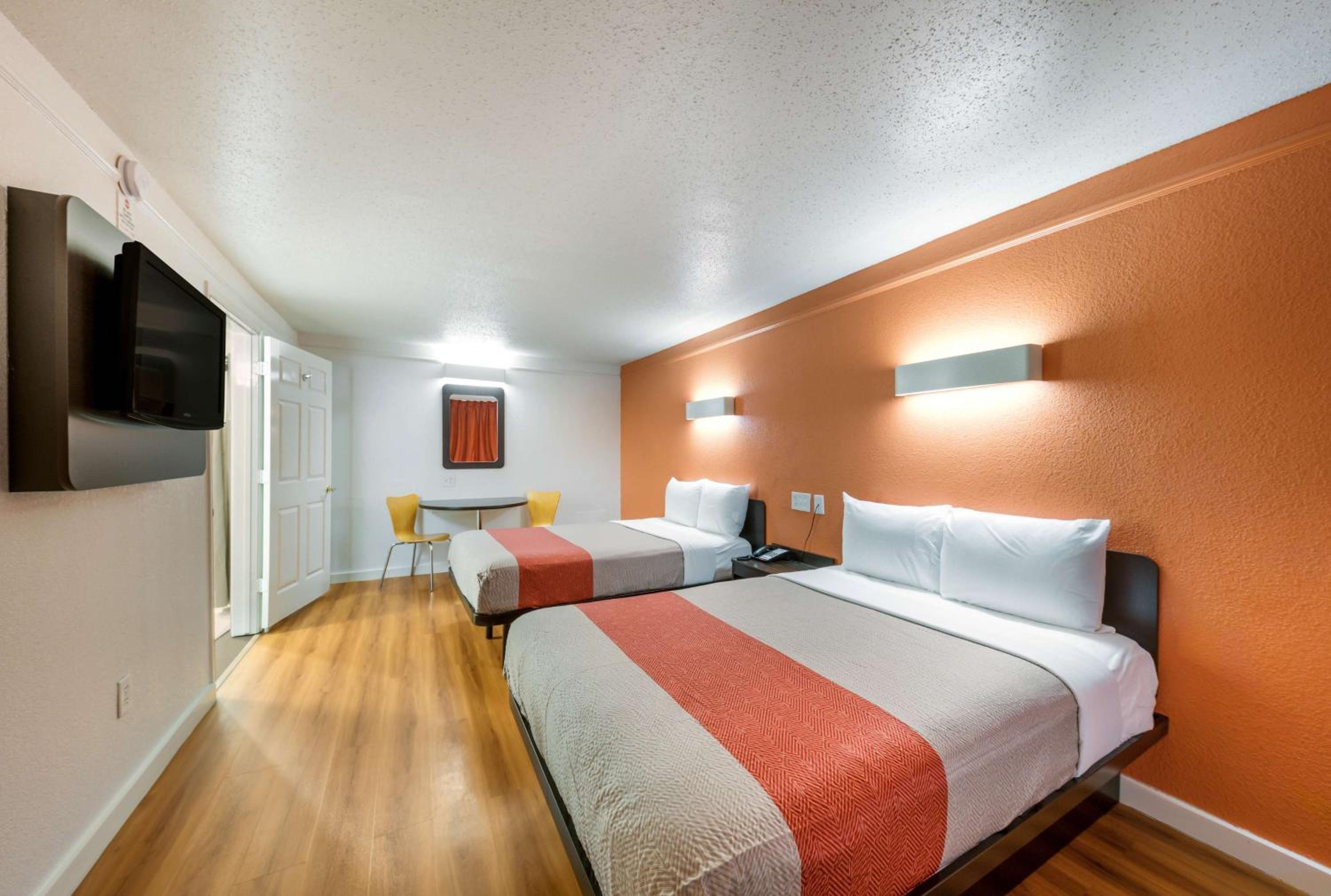 Quadruple Room - Non-Smoking - Photo 2