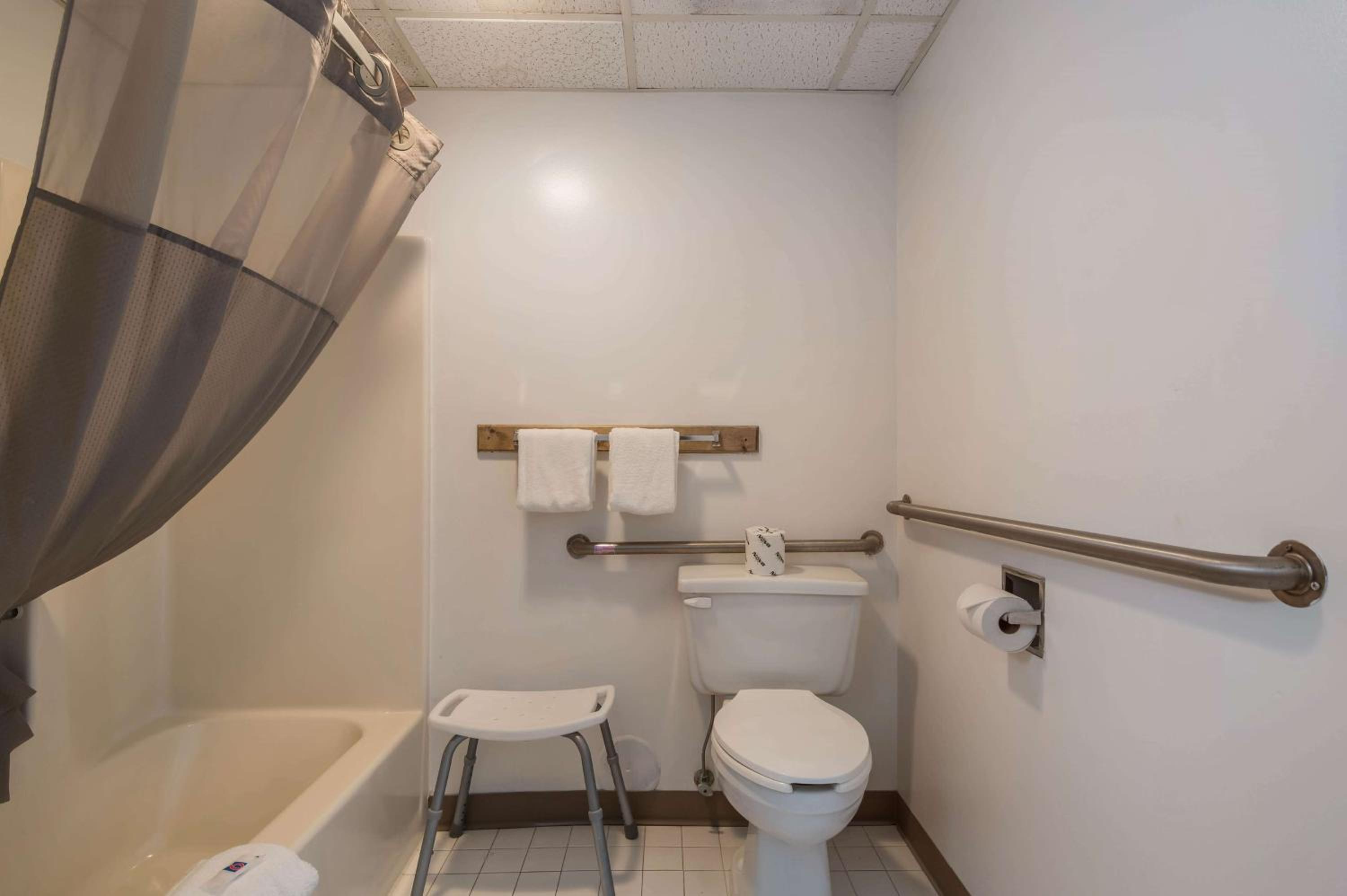 Double Room - Disability Access - Non-Smoking photo 3