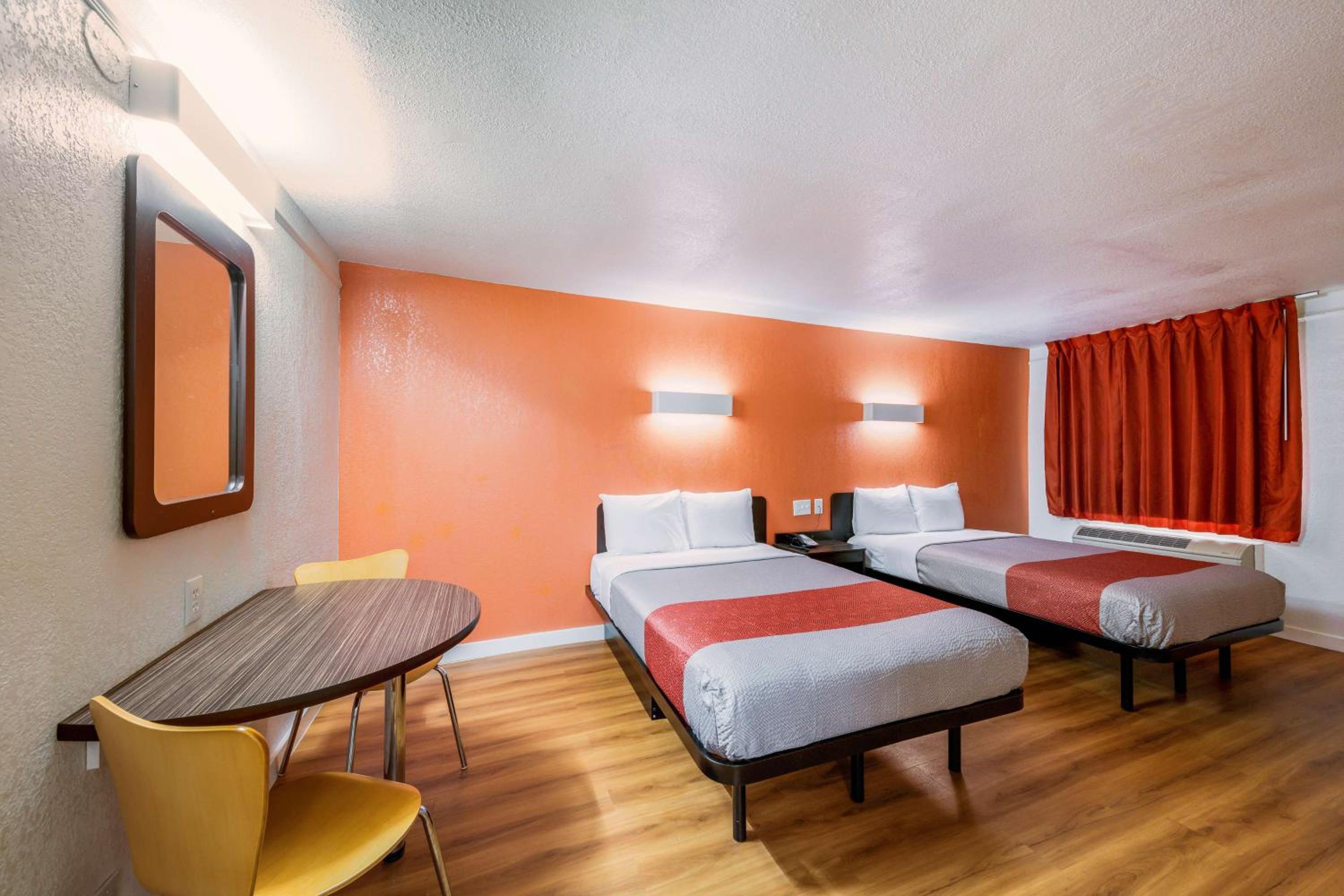Quadruple Room - Non-Smoking - Photo 4