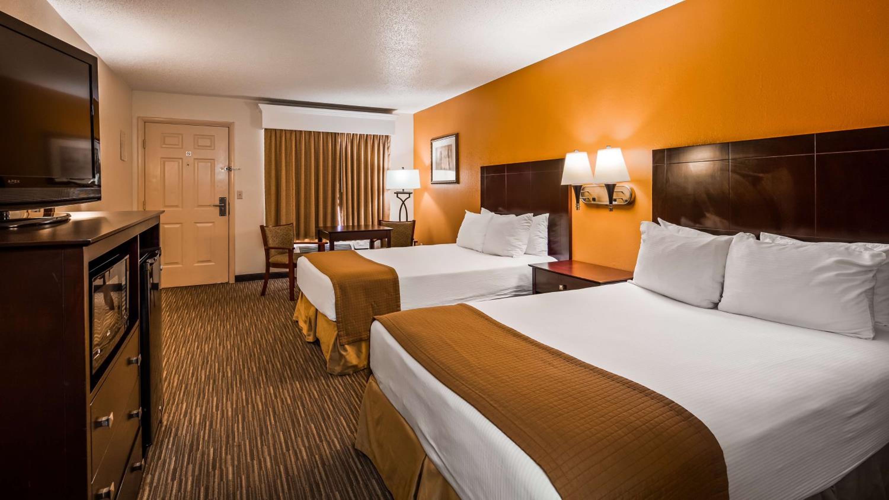 Double Room with Two Double Beds - Smoking - Photo 1