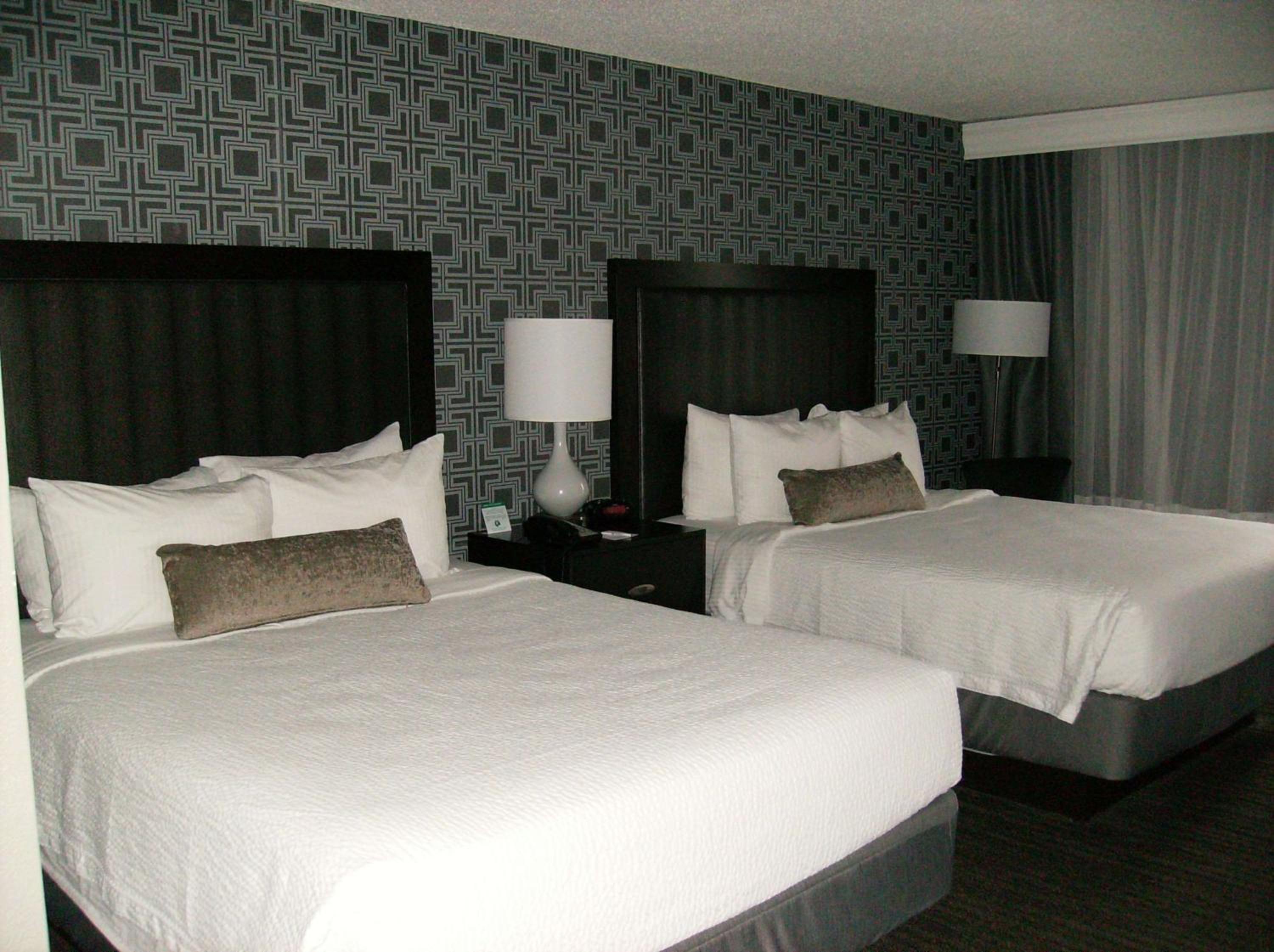 Queen Room with Two Queen Beds - Non-Smoking - Photo 1