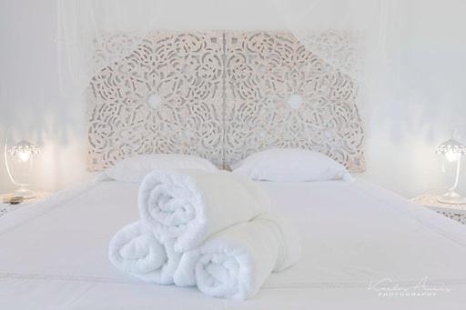 Deluxe Double Room (2 Adults + 1 Child) - Photo 1
