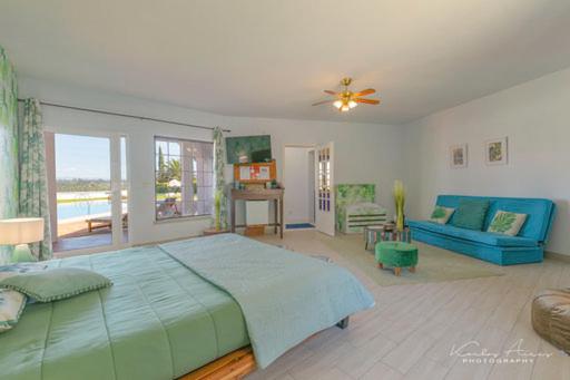 Family Room with Garden View - Photo 6