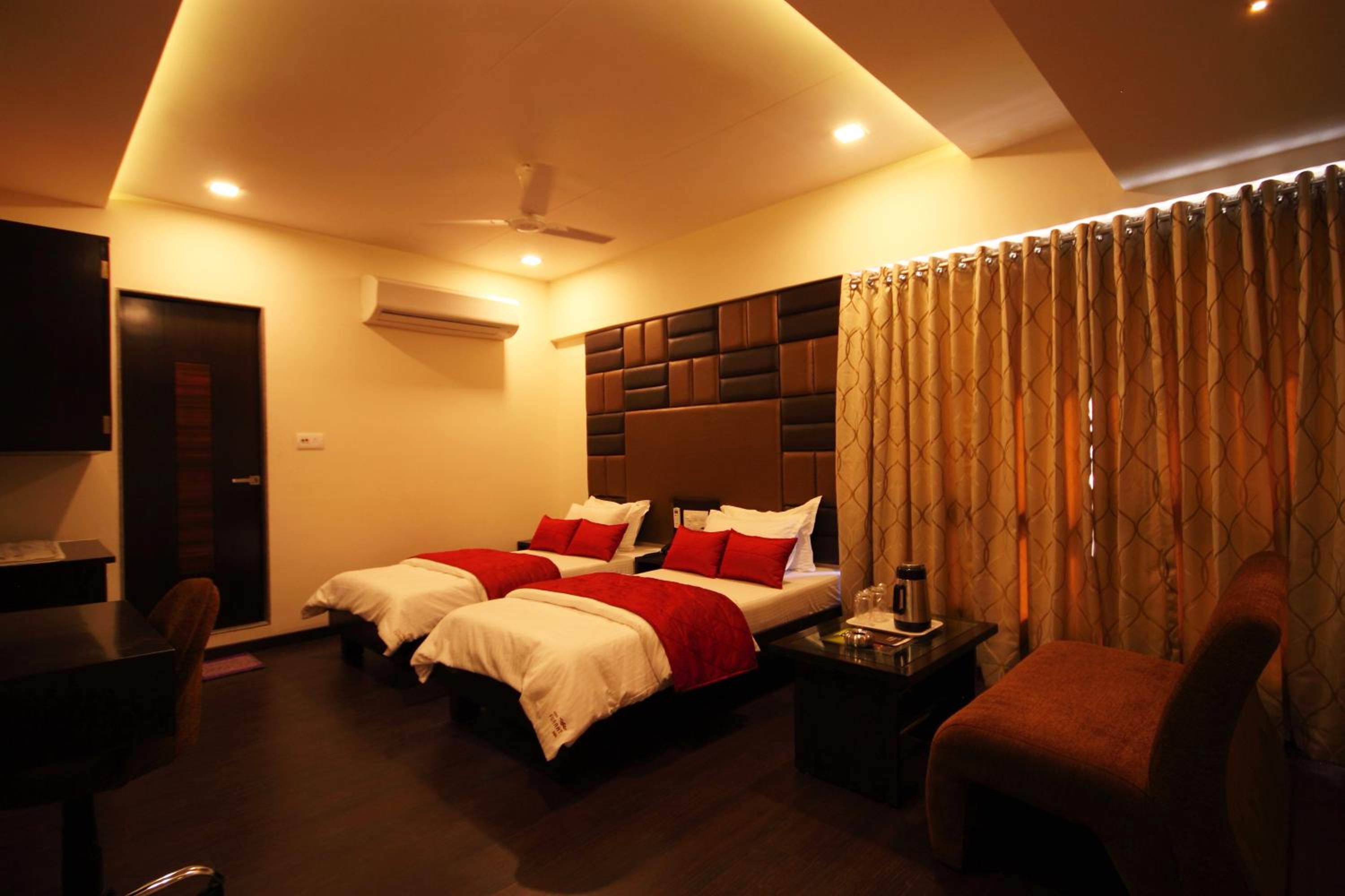 Deluxe Double or Twin Room photo 2