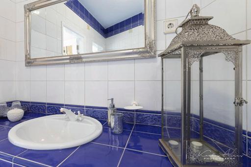 Deluxe Double Room (2 Adults + 1 Child) - Photo 5
