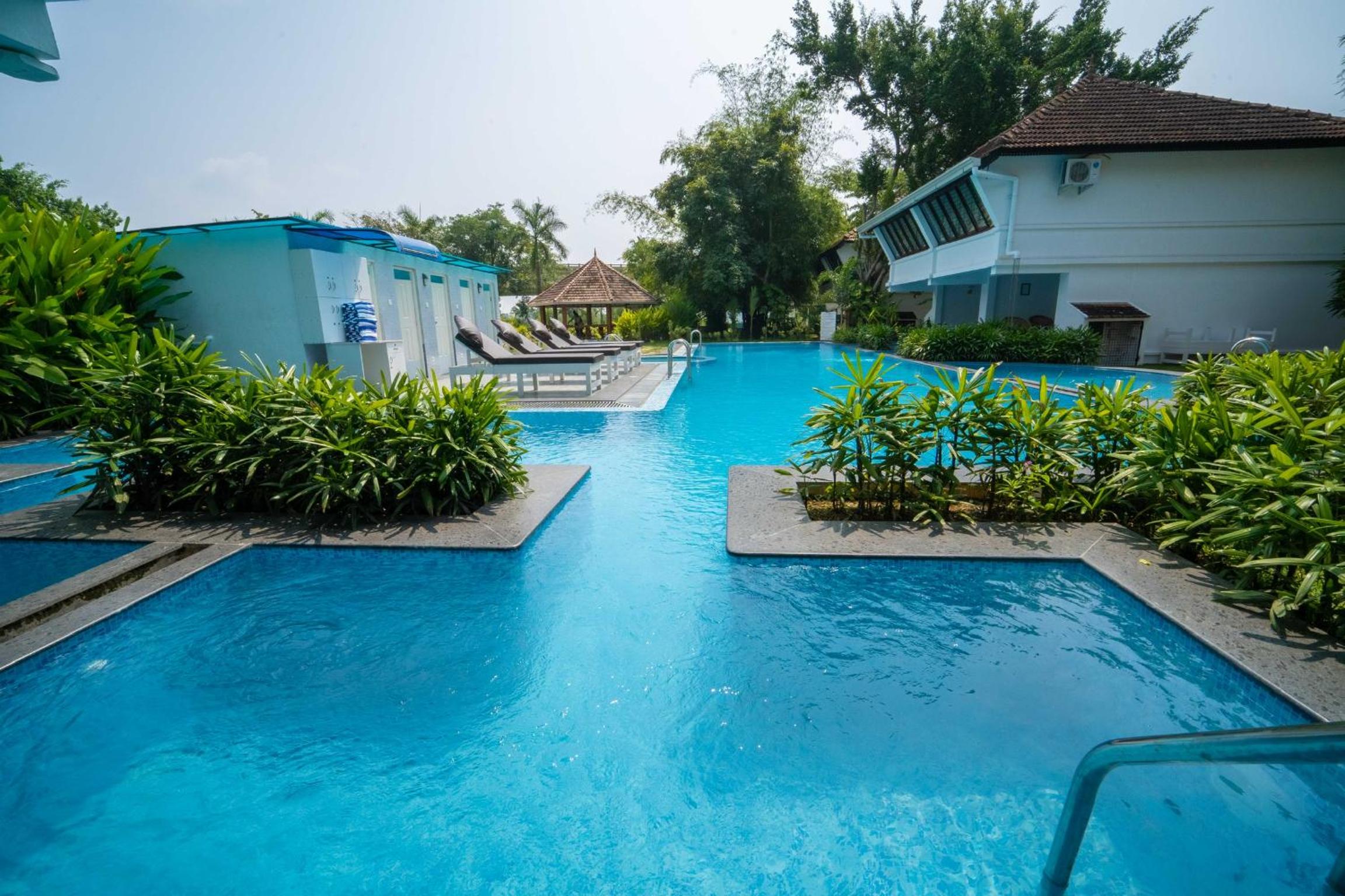 Meandering Pool Cottage - Photo 13