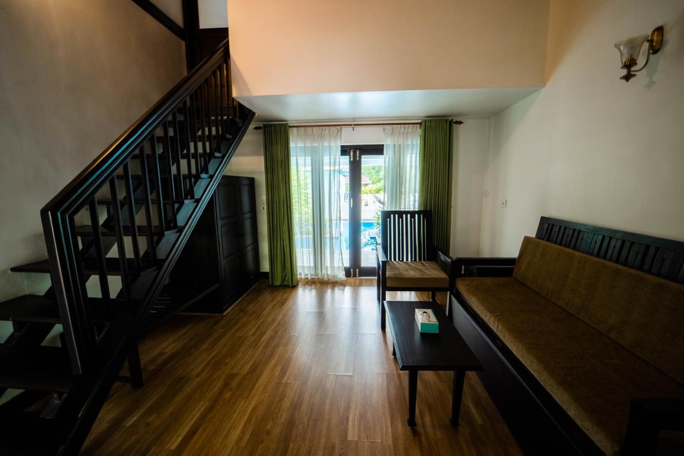 Meandering Pool Cottage - Photo 2
