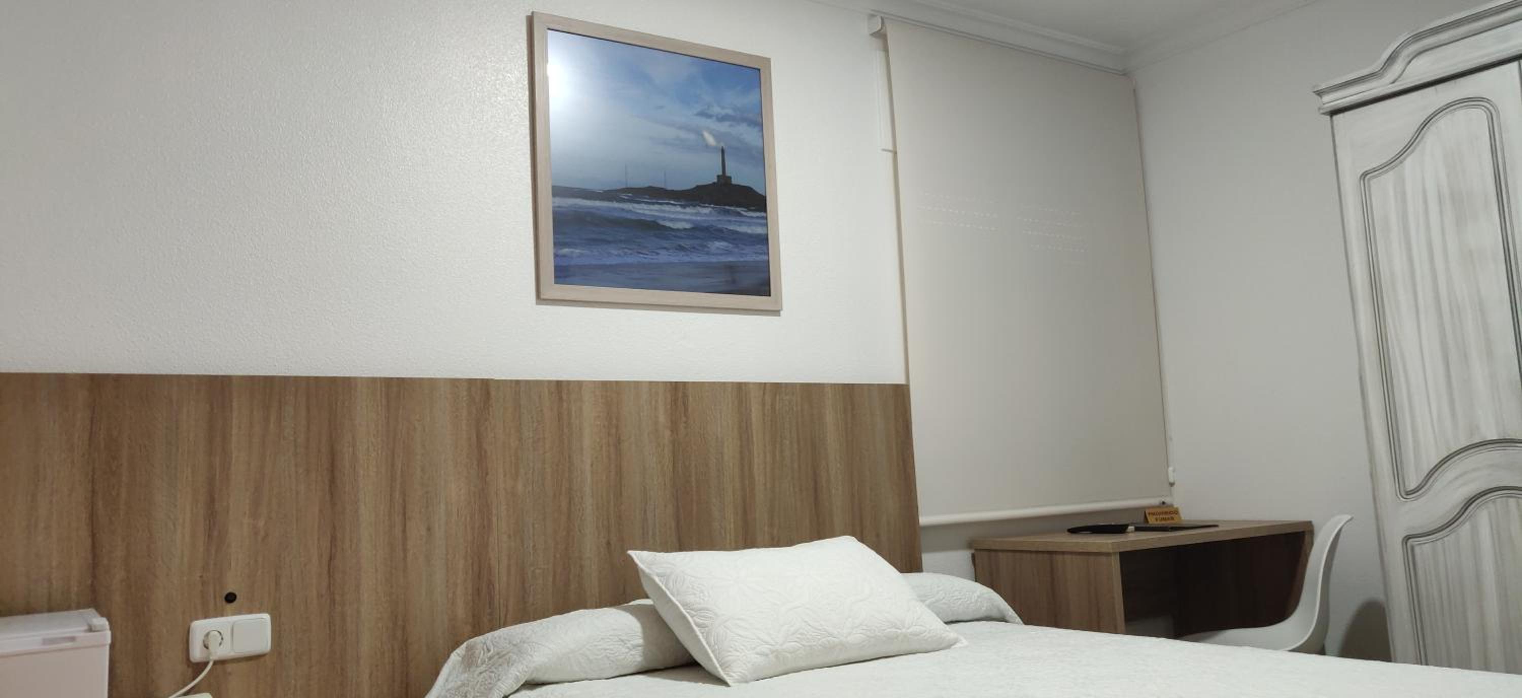 Standard Queen Room - Photo 10