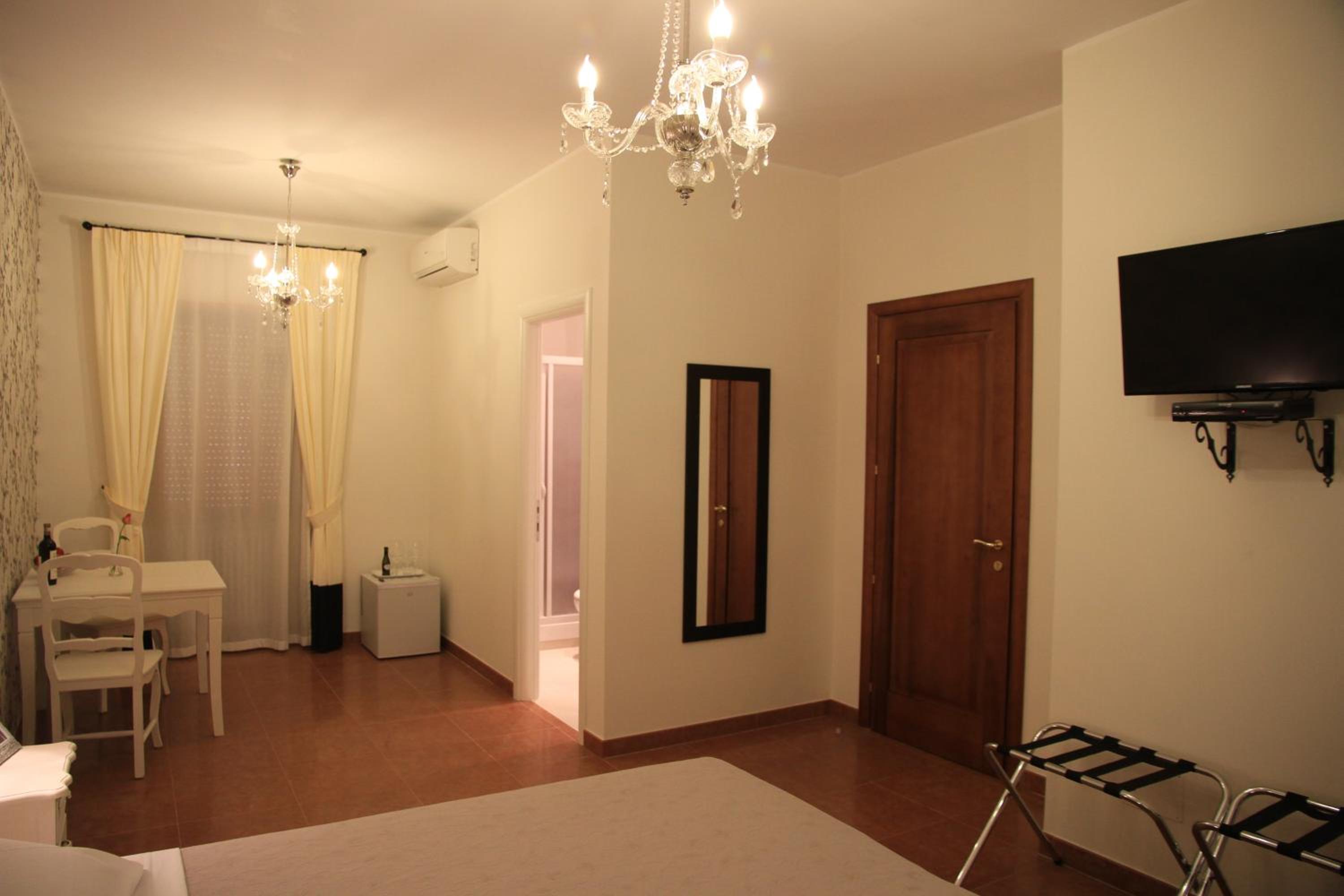Large Double or Twin Room photo 3