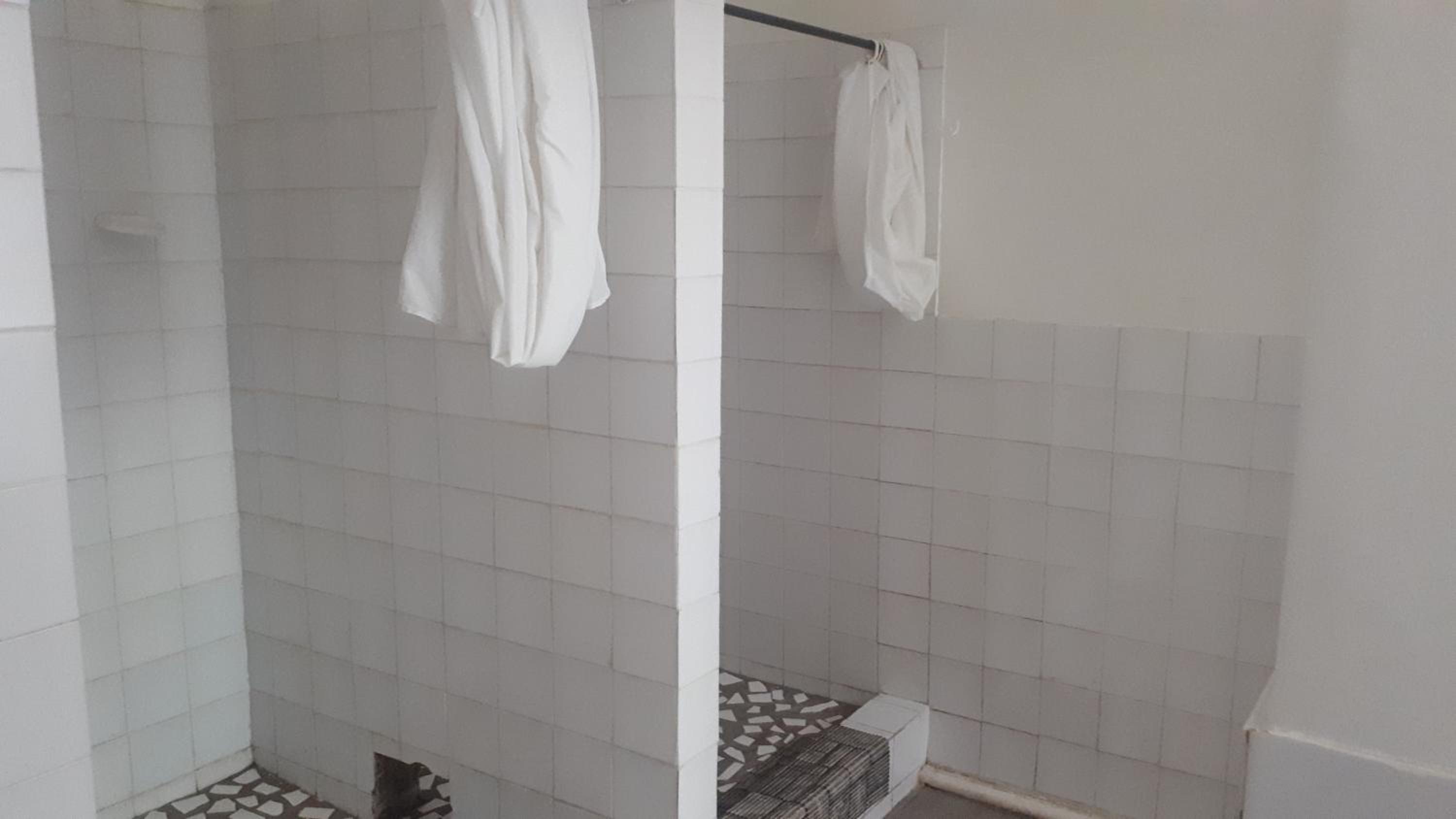 Single Room with Shared Shower and Toilet photo 2