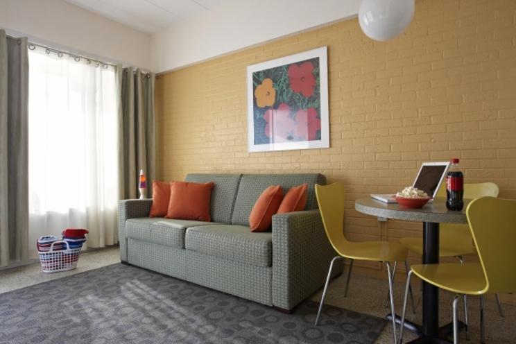 One-Bedroom Suite with Two Queen Beds photo 3
