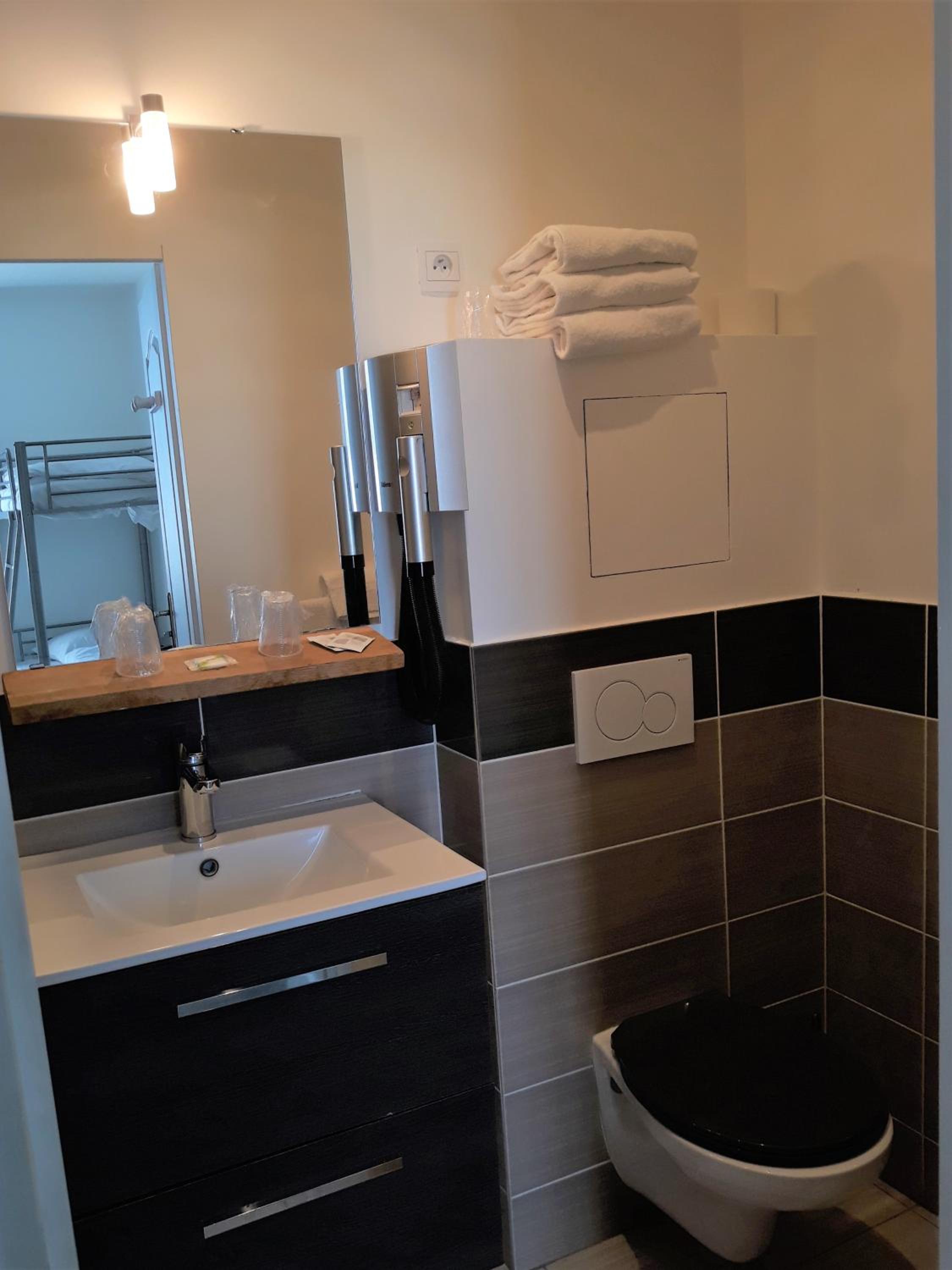 Twin Room - Photo 2