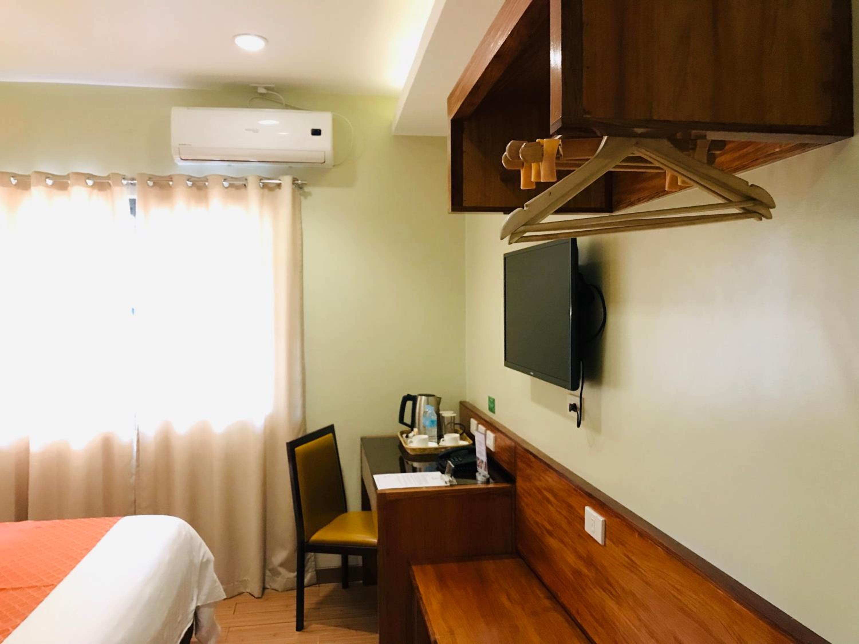 Standard Twin Room - Photo 17