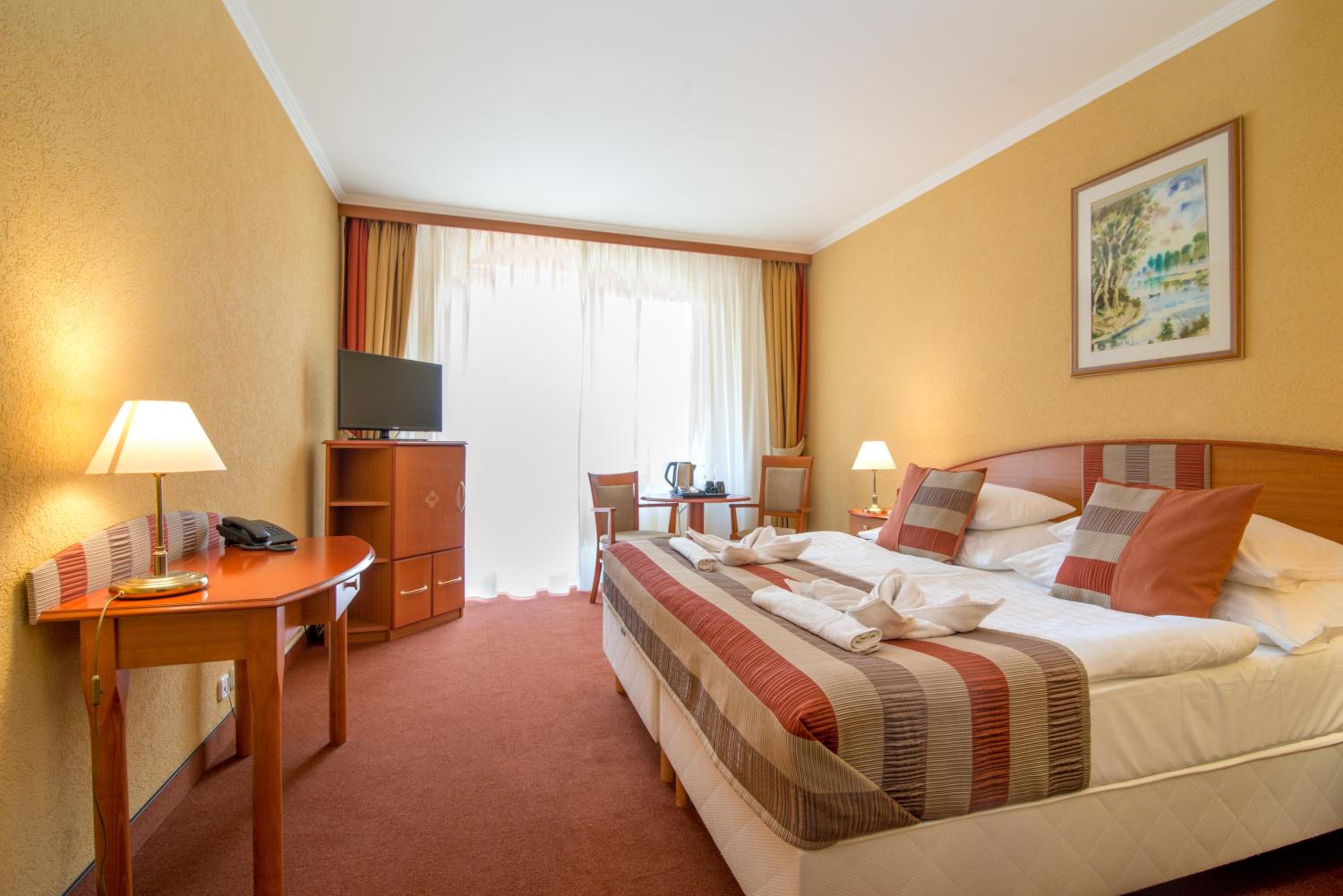 Standard Double Room with Lake View photo 2