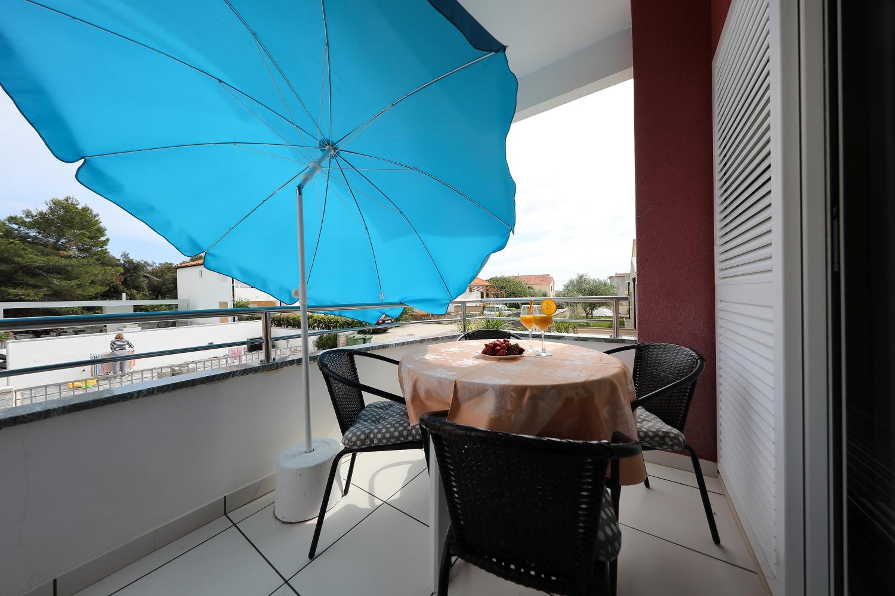 One-Bedroom Apartment with Terrace or Balcony - Photo 42