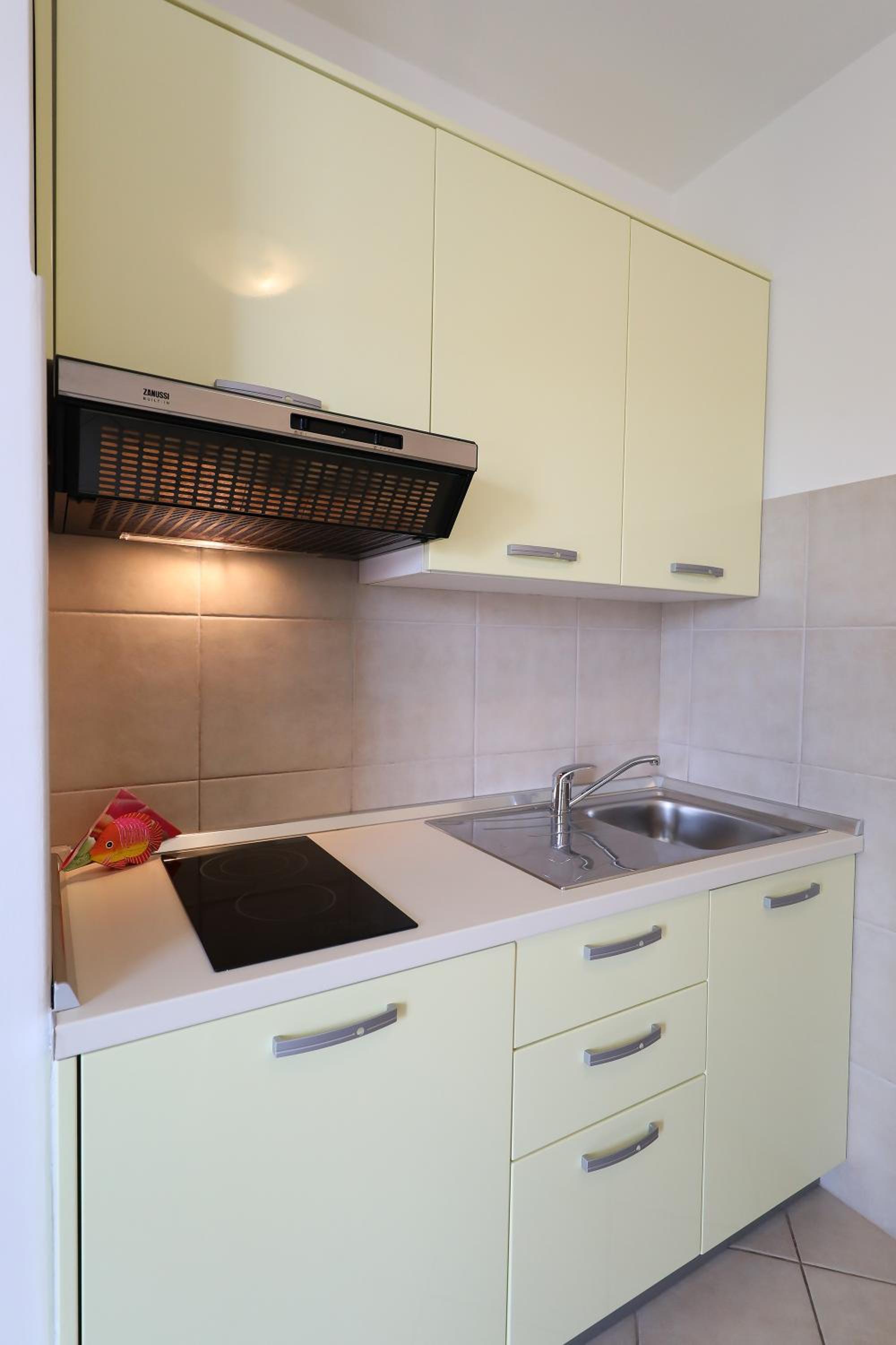 One-Bedroom Apartment with Terrace or Balcony - Photo 5