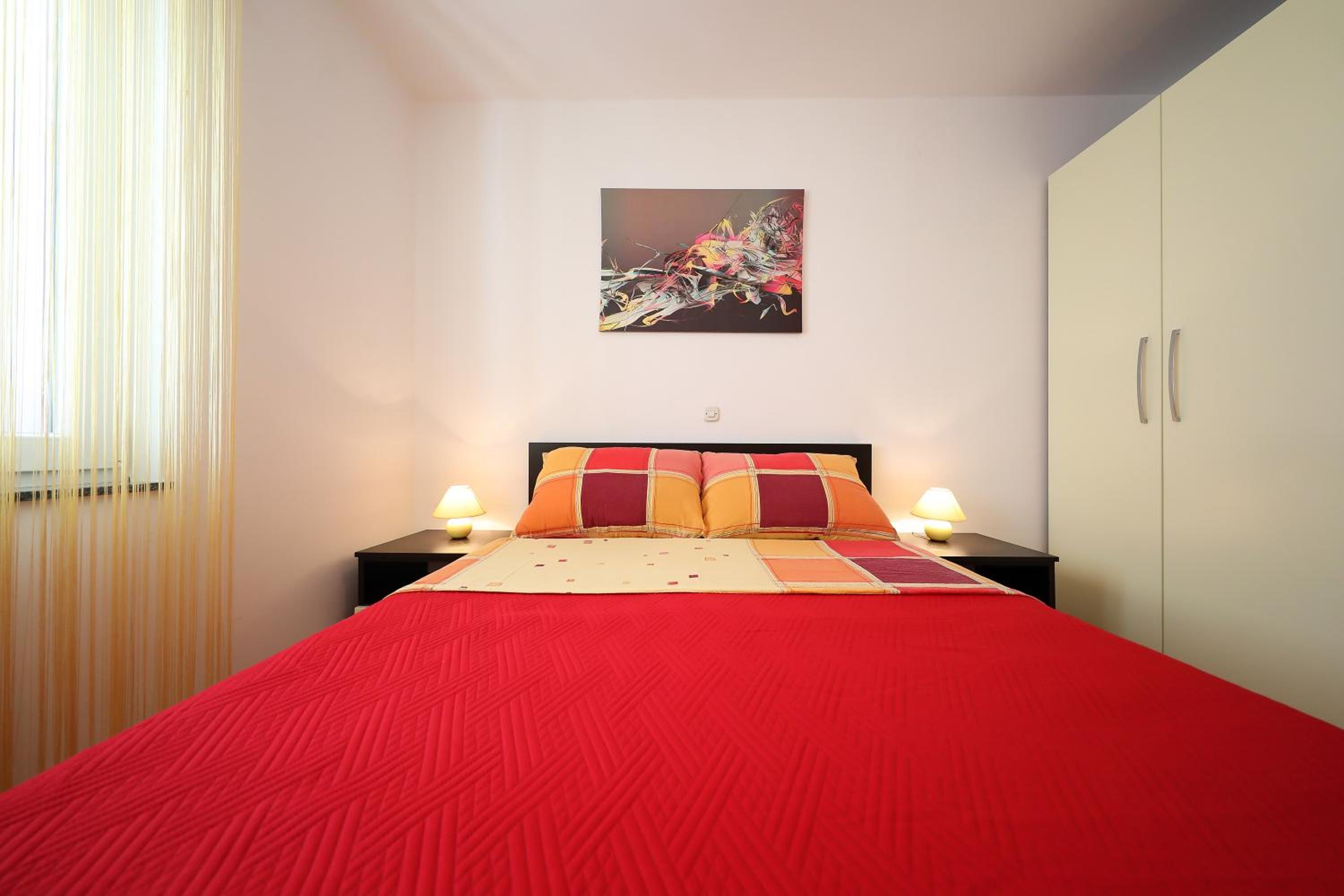 One-Bedroom Apartment with Terrace or Balcony - Photo 26