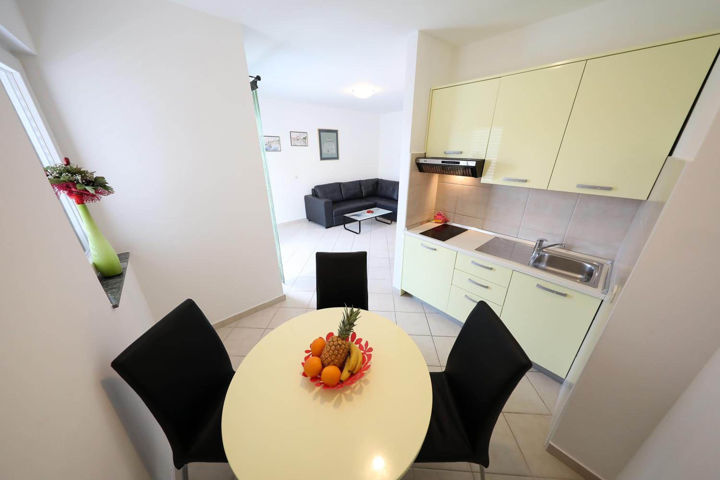 One-Bedroom Apartment with Terrace or Balcony - Photo 45