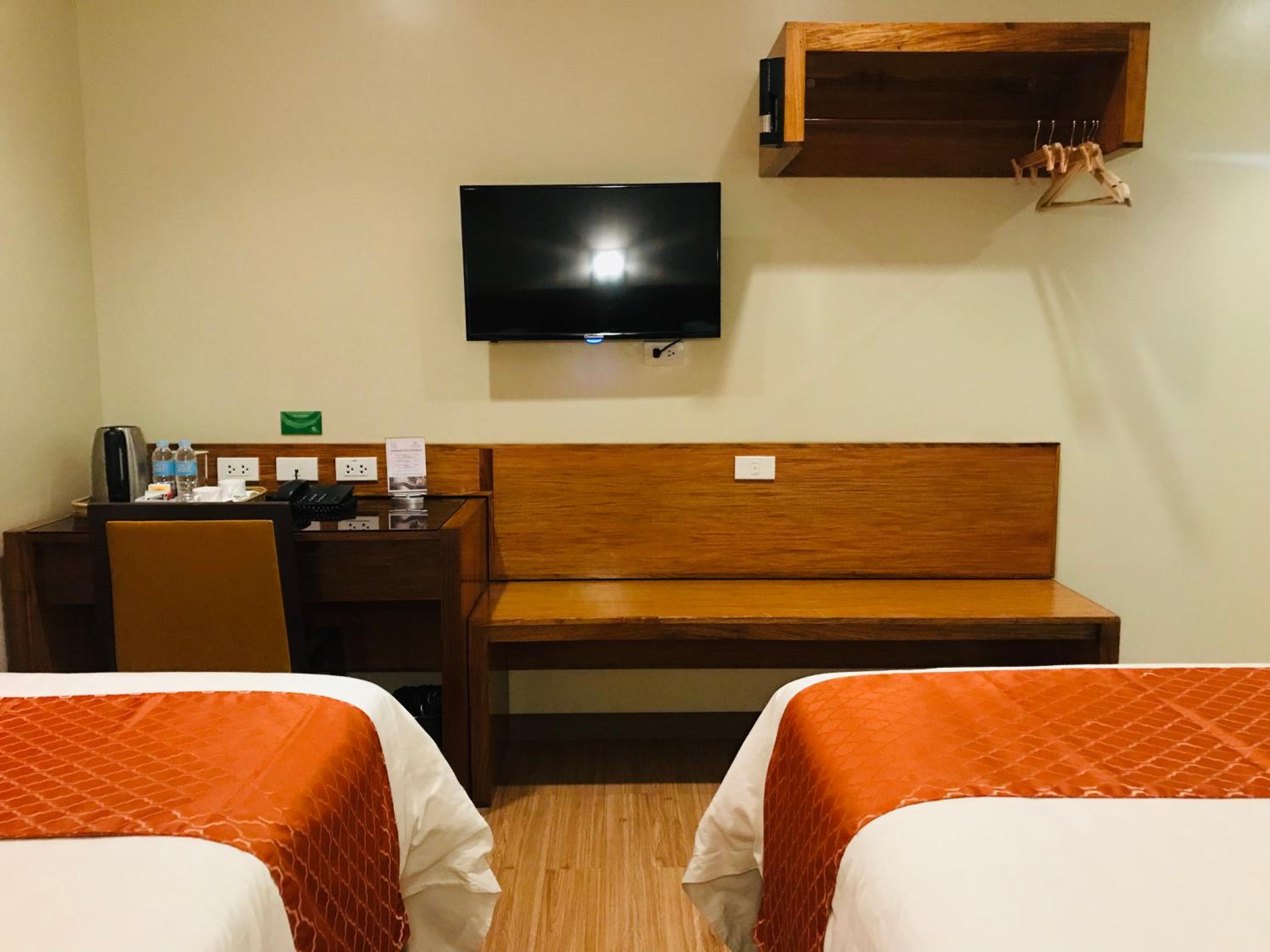 Standard Twin Room - Photo 3