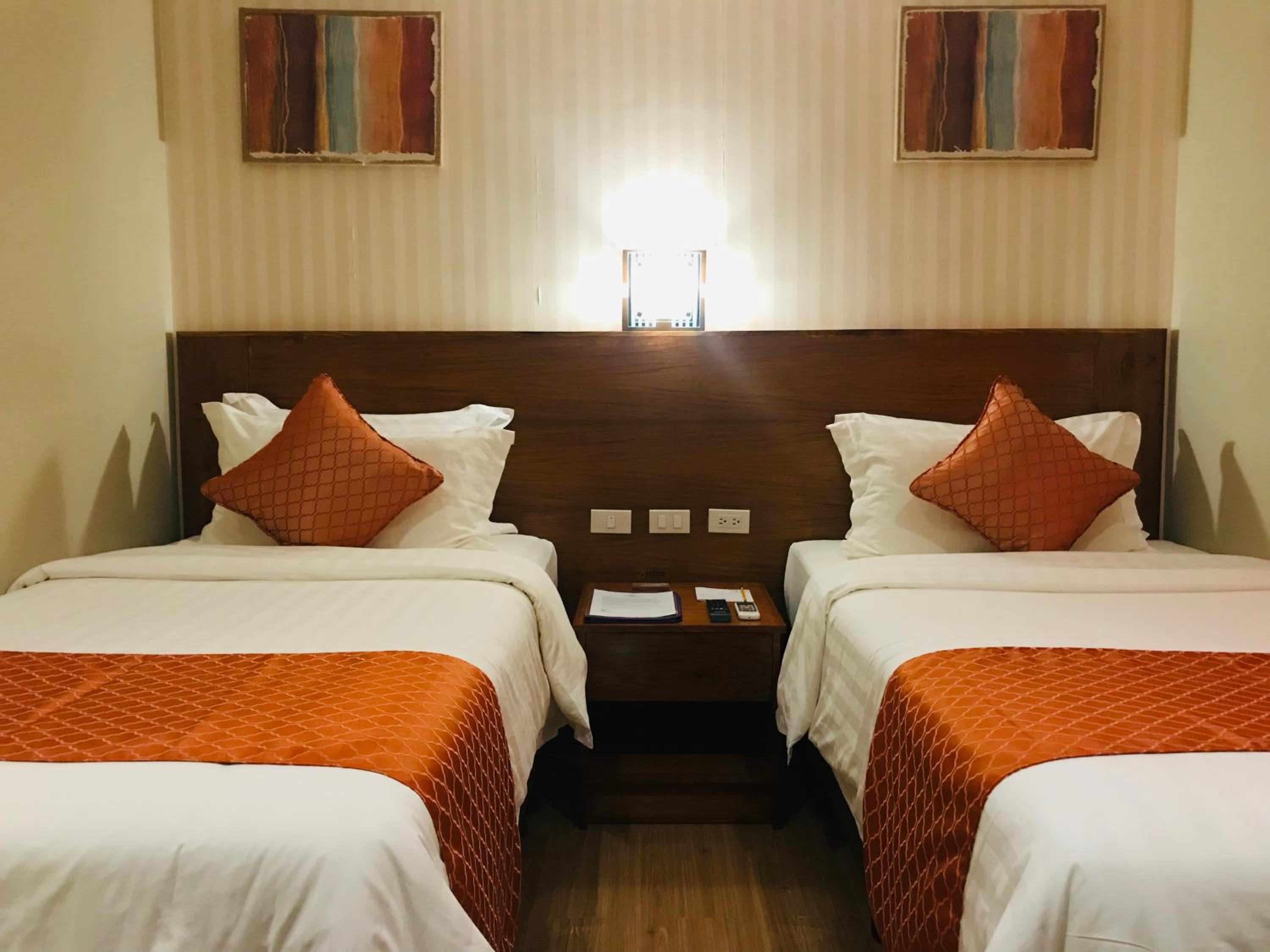 Standard Twin Room - Photo 1