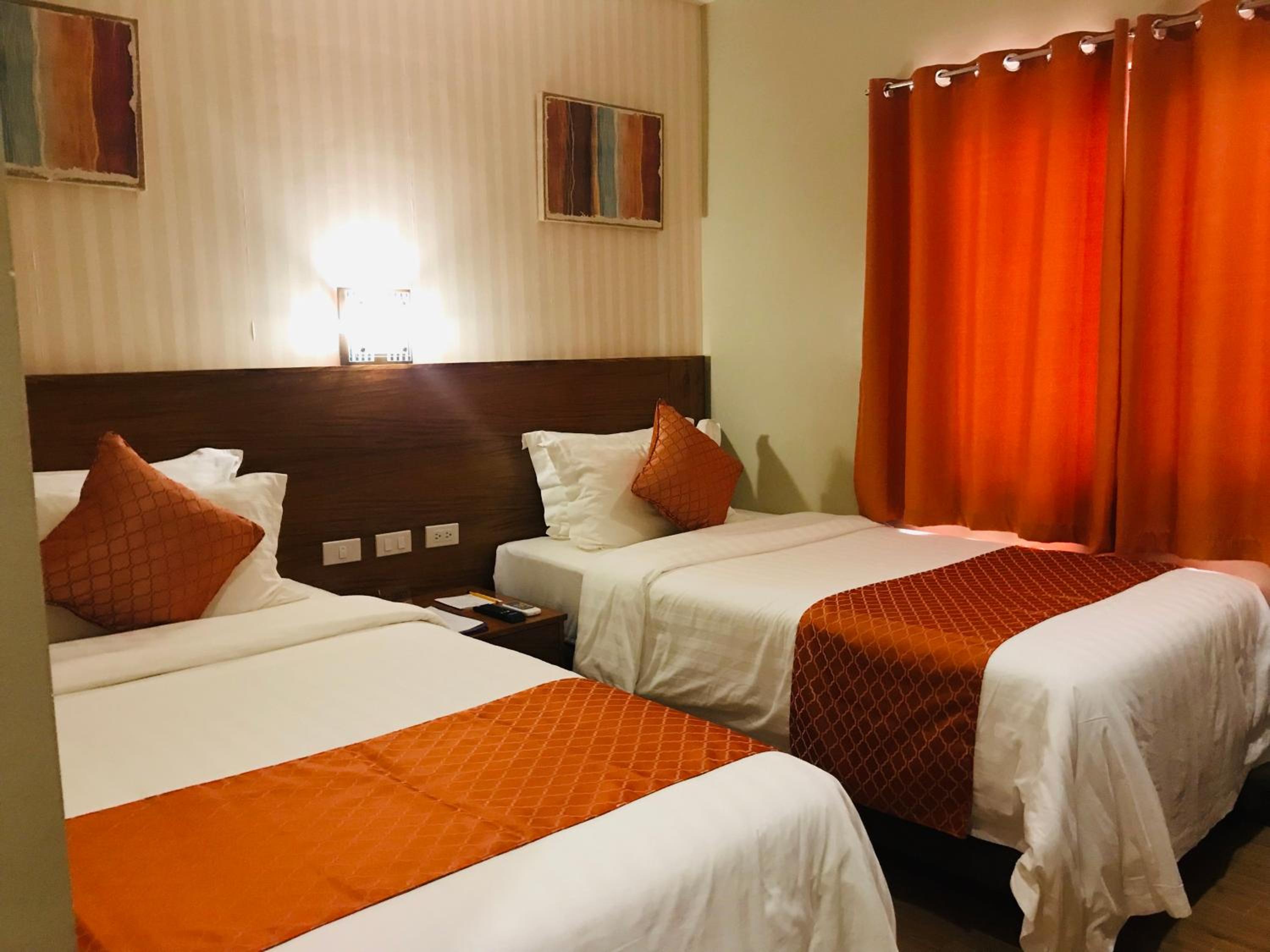 Standard Twin Room - Photo 5