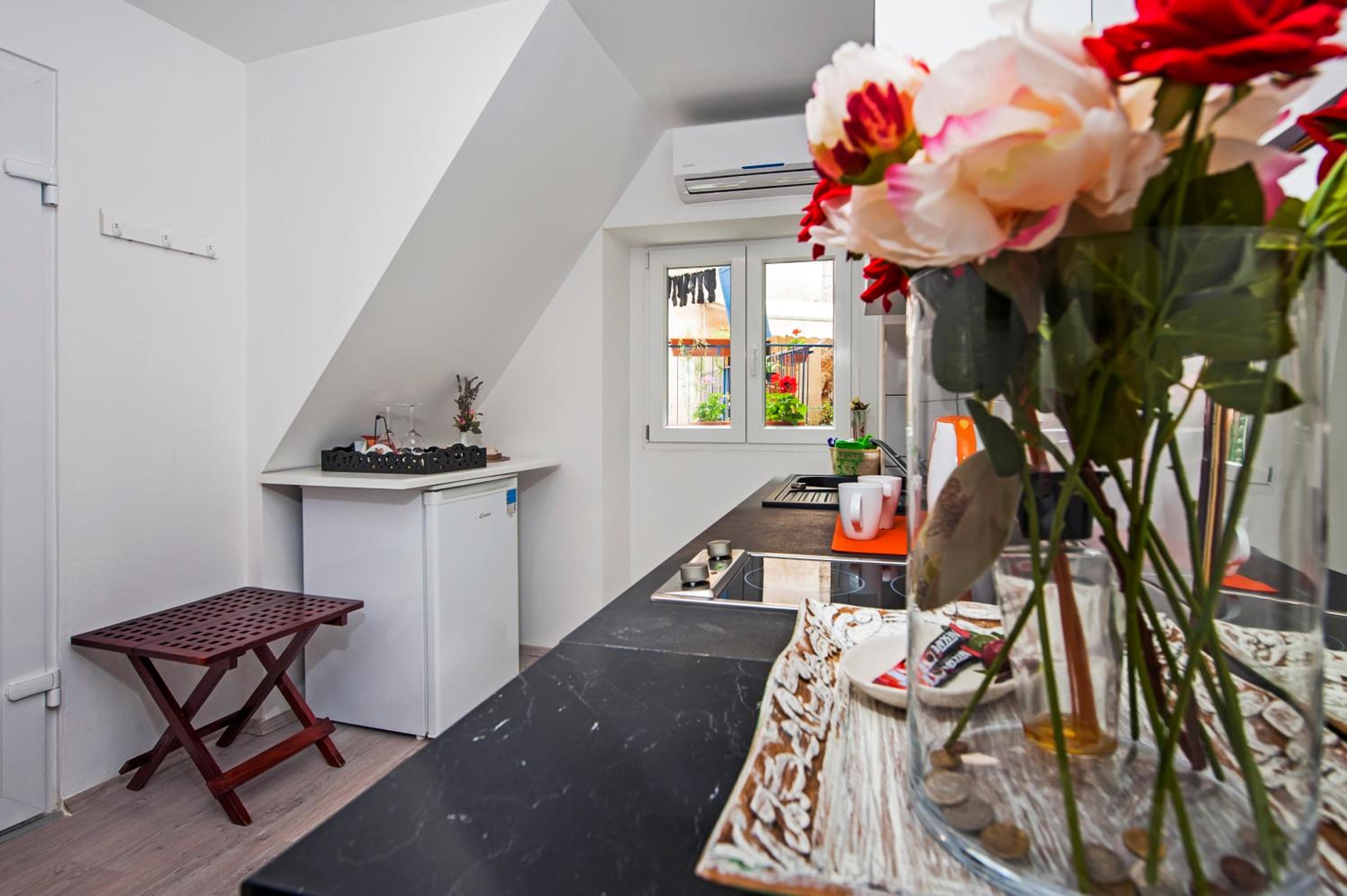 One-Bedroom Apartment - Photo 9