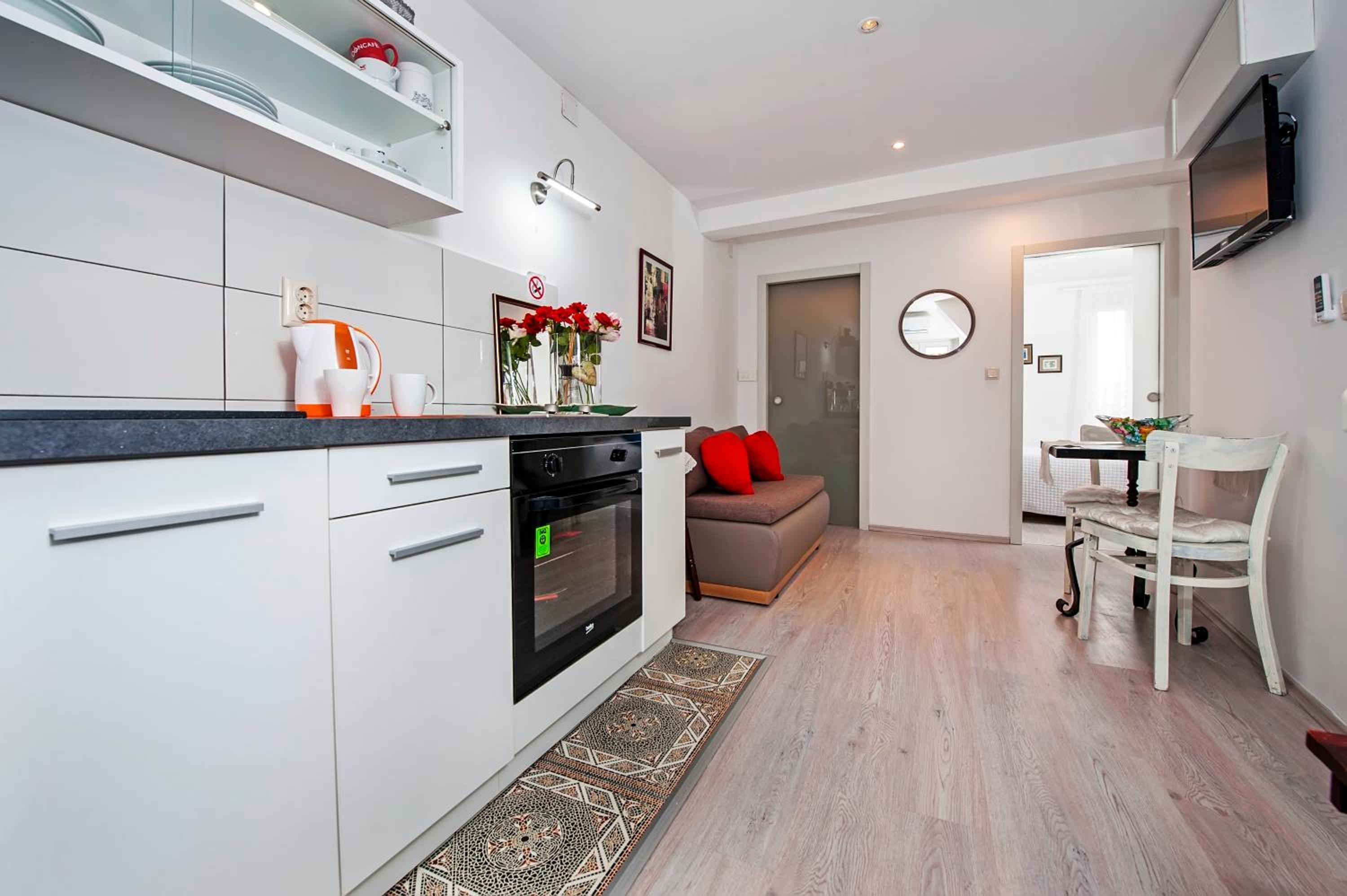 One-Bedroom Apartment - Photo 11