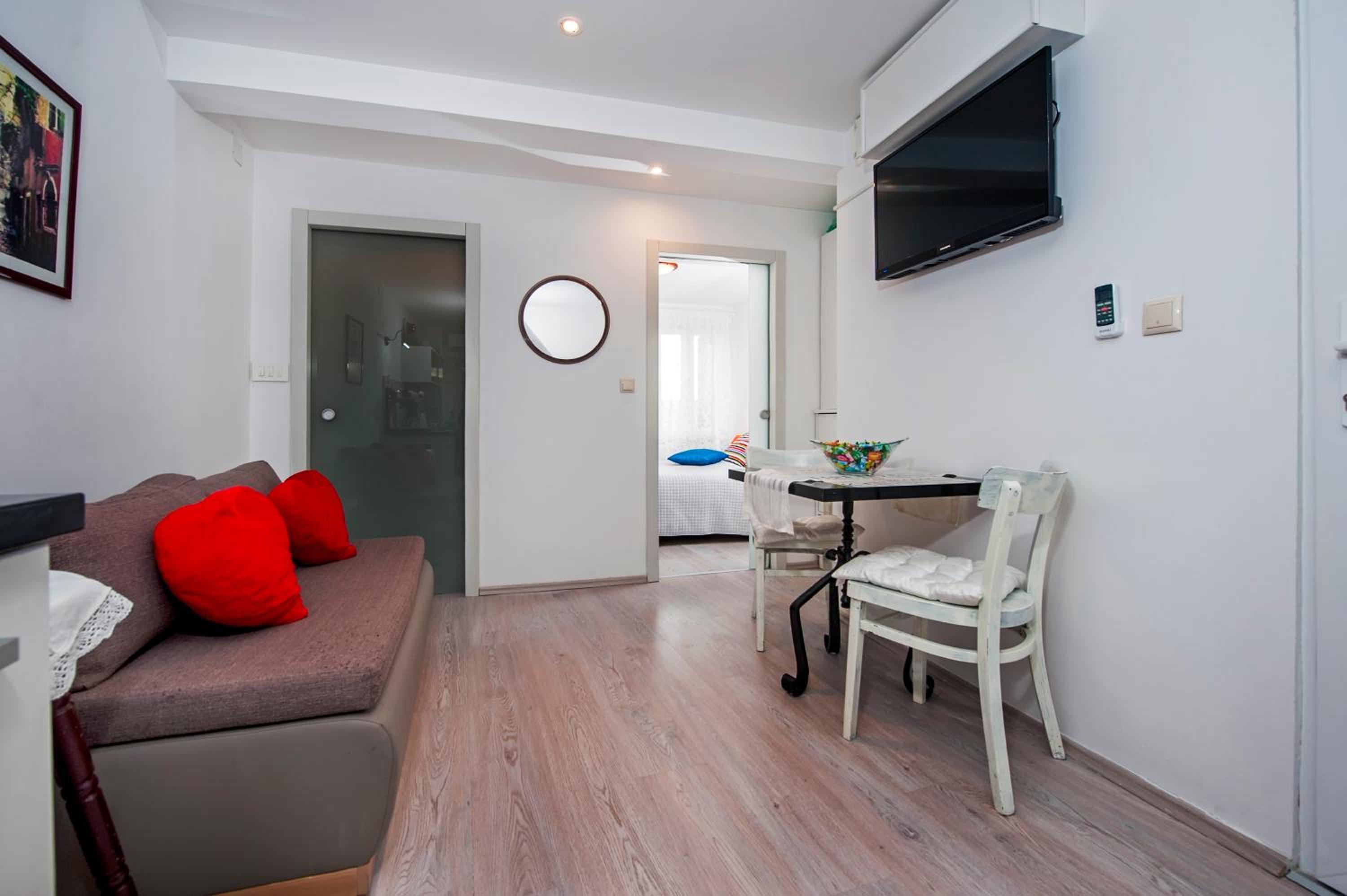 One-Bedroom Apartment - Photo 12
