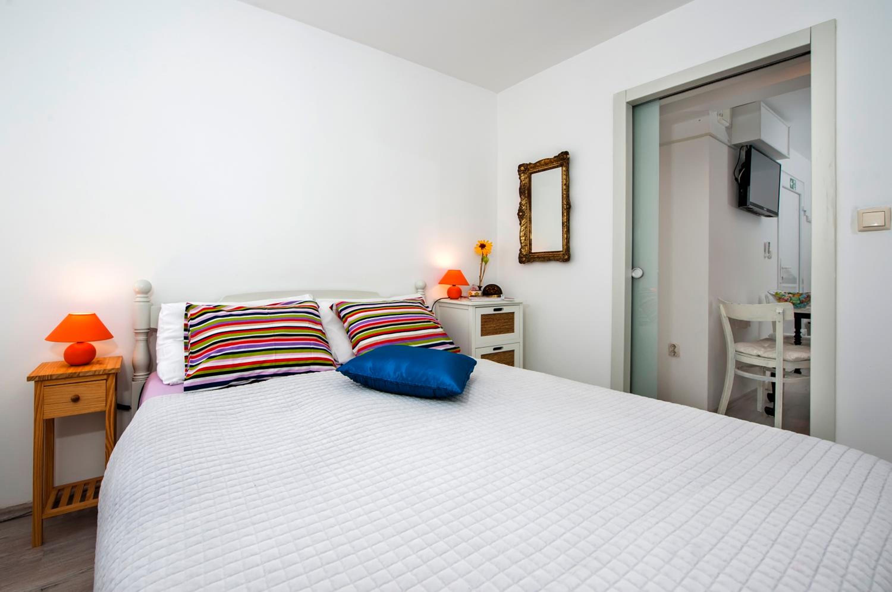 One-Bedroom Apartment - Photo 17