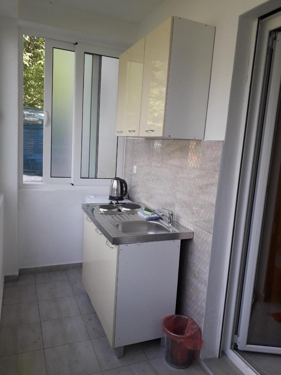 Studio Apartment with Balcony photo 2