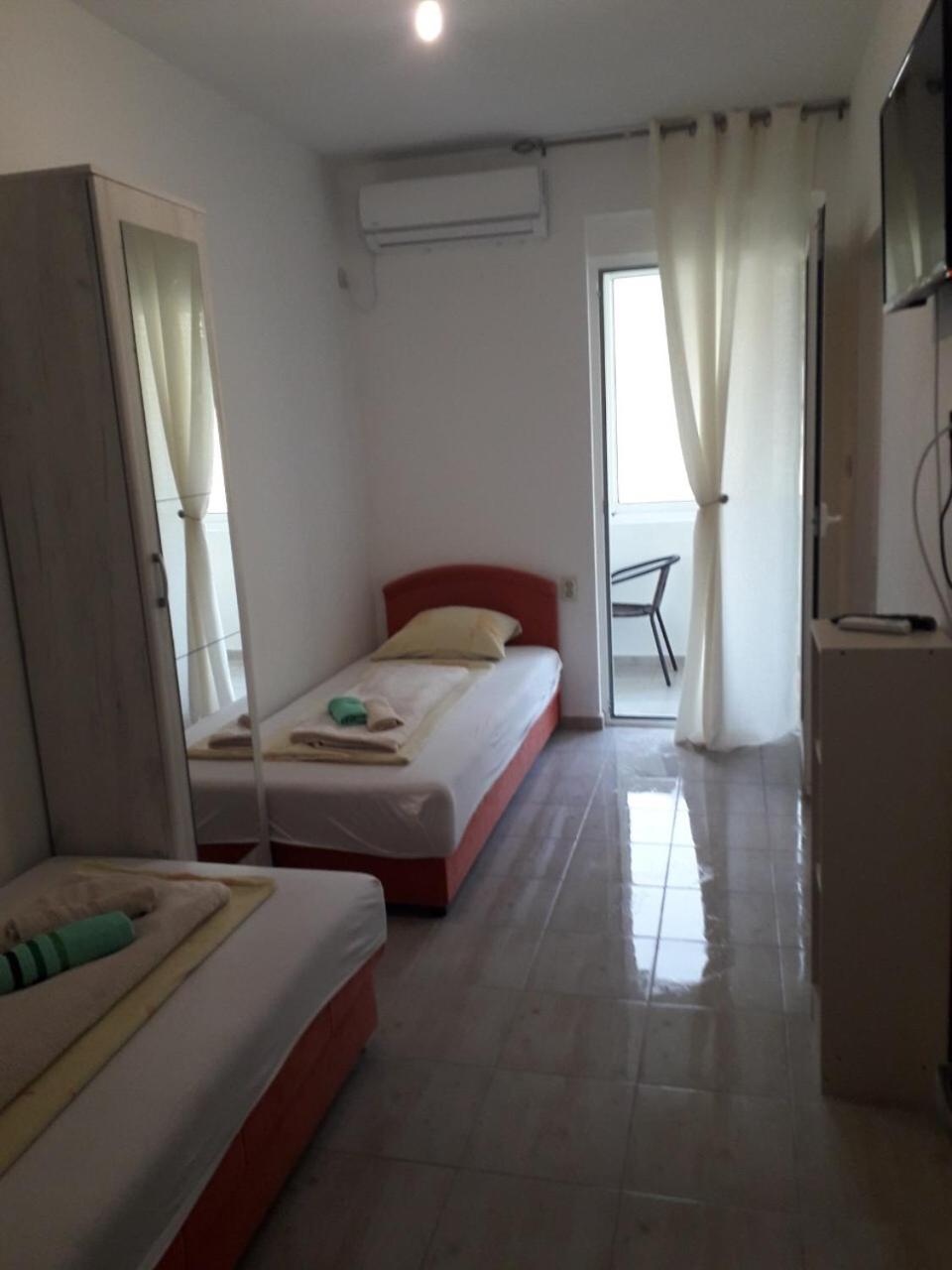 Studio Apartment with Balcony photo 1