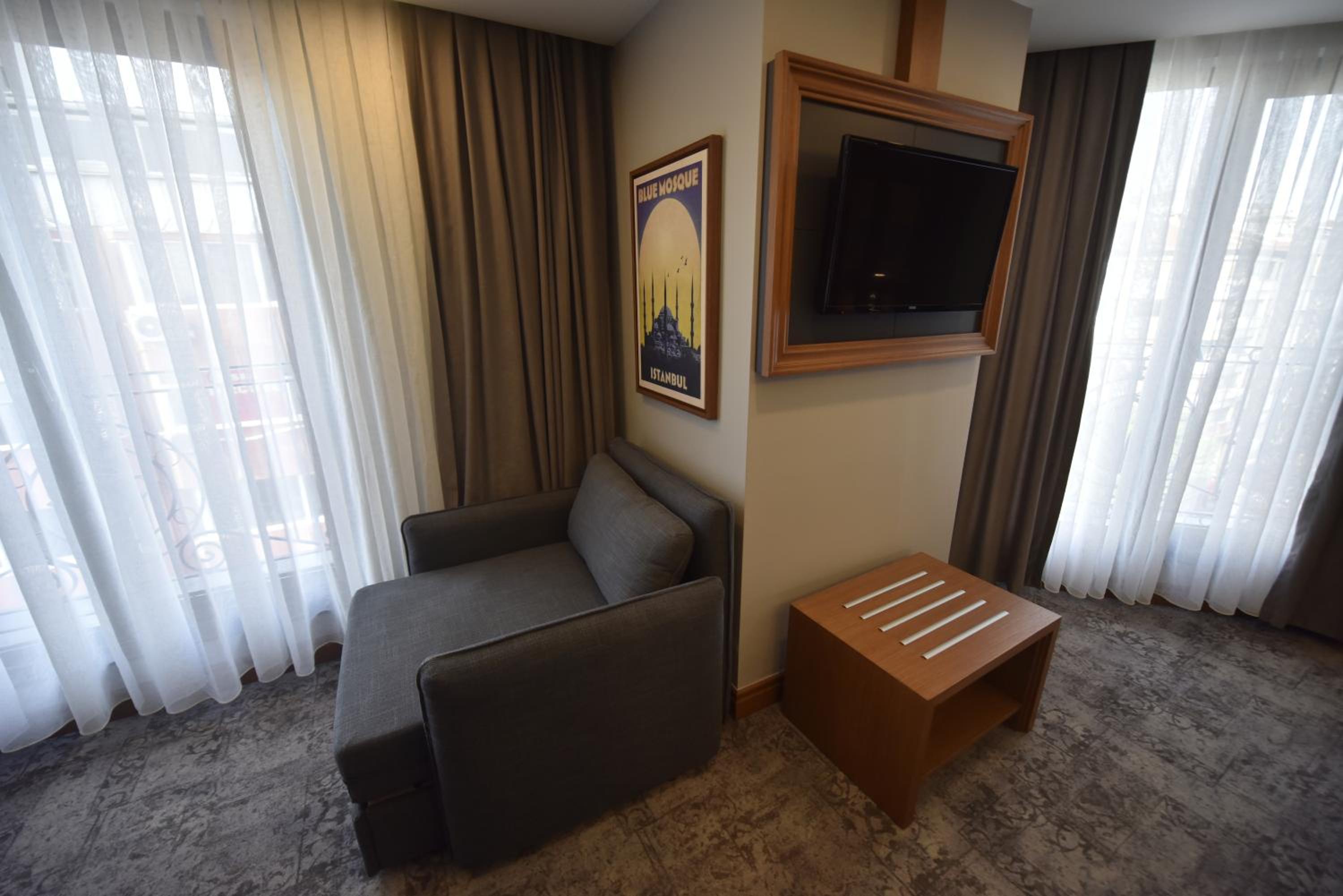 Junior Suite with Balcony photo 2