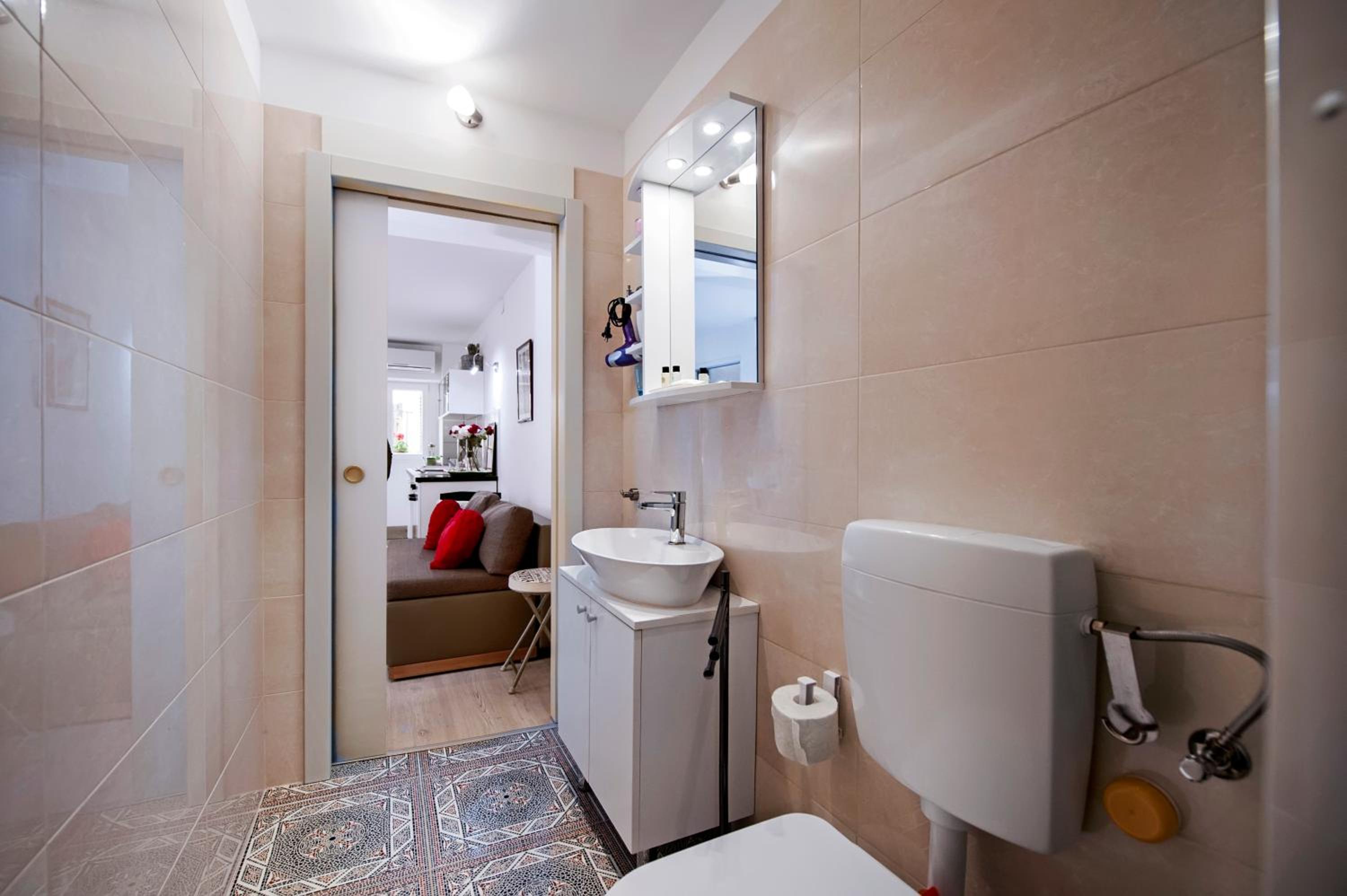 One-Bedroom Apartment - Photo 28