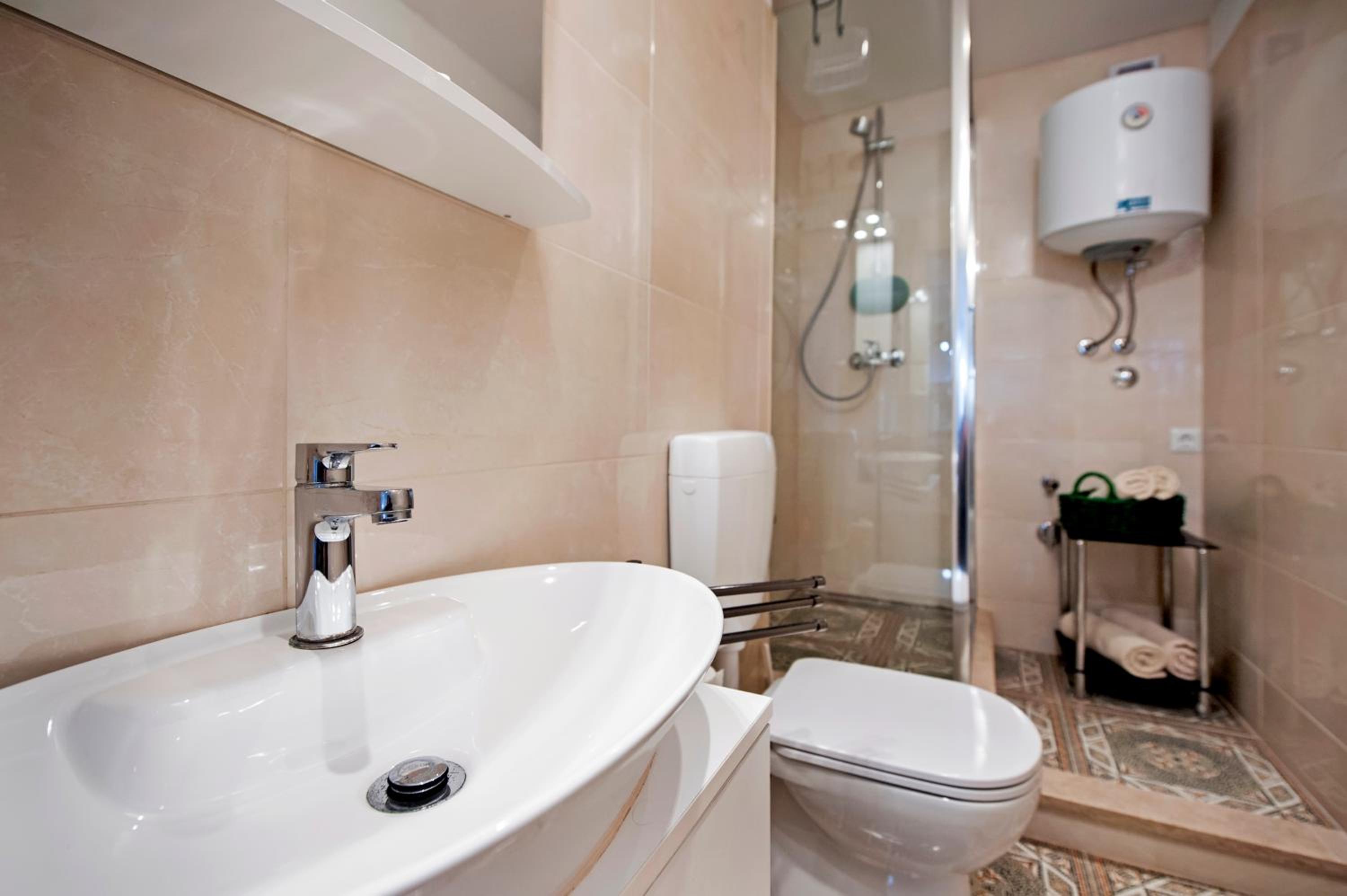 One-Bedroom Apartment - Photo 2