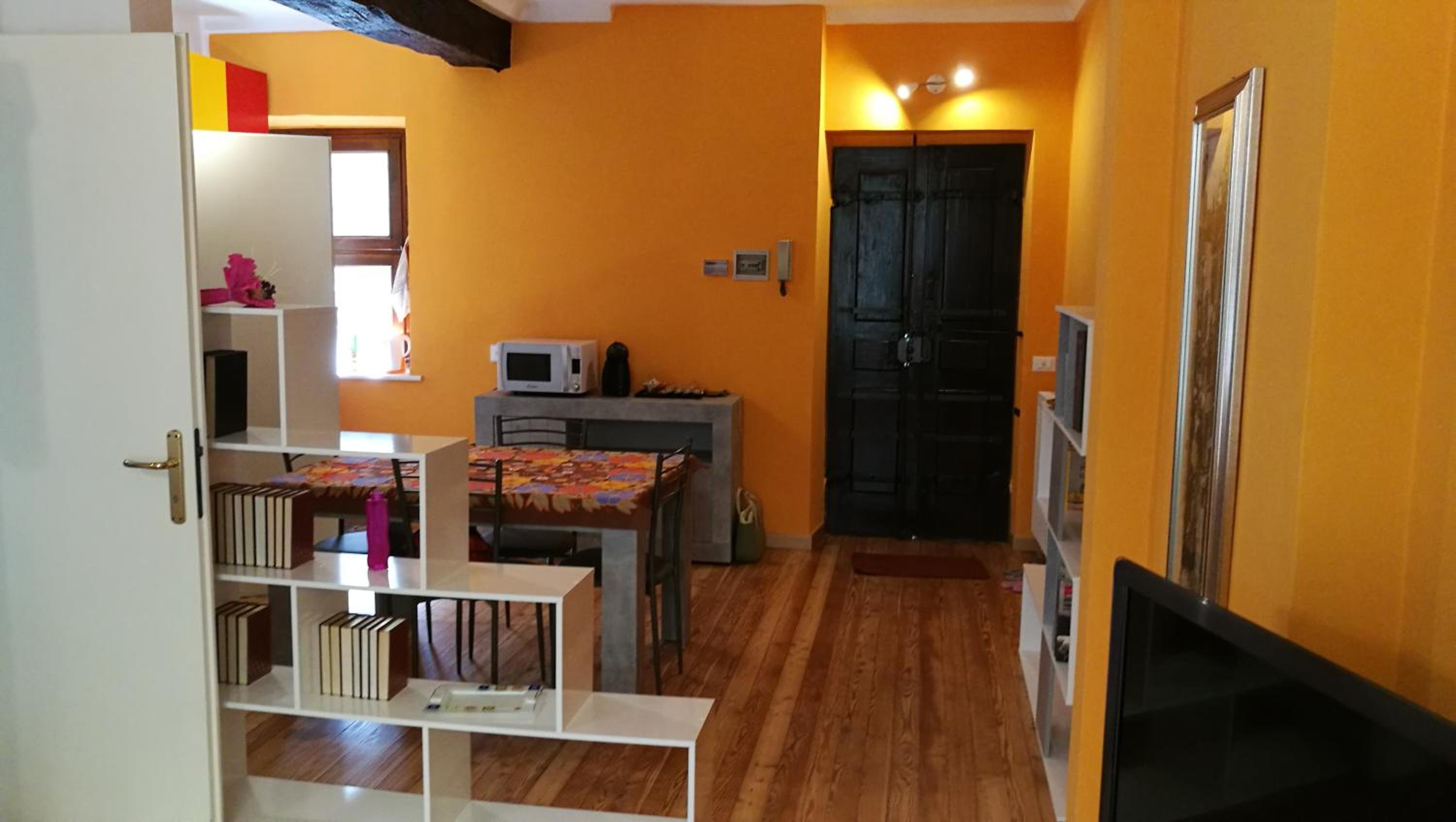One-Bedroom Apartment - Photo 8