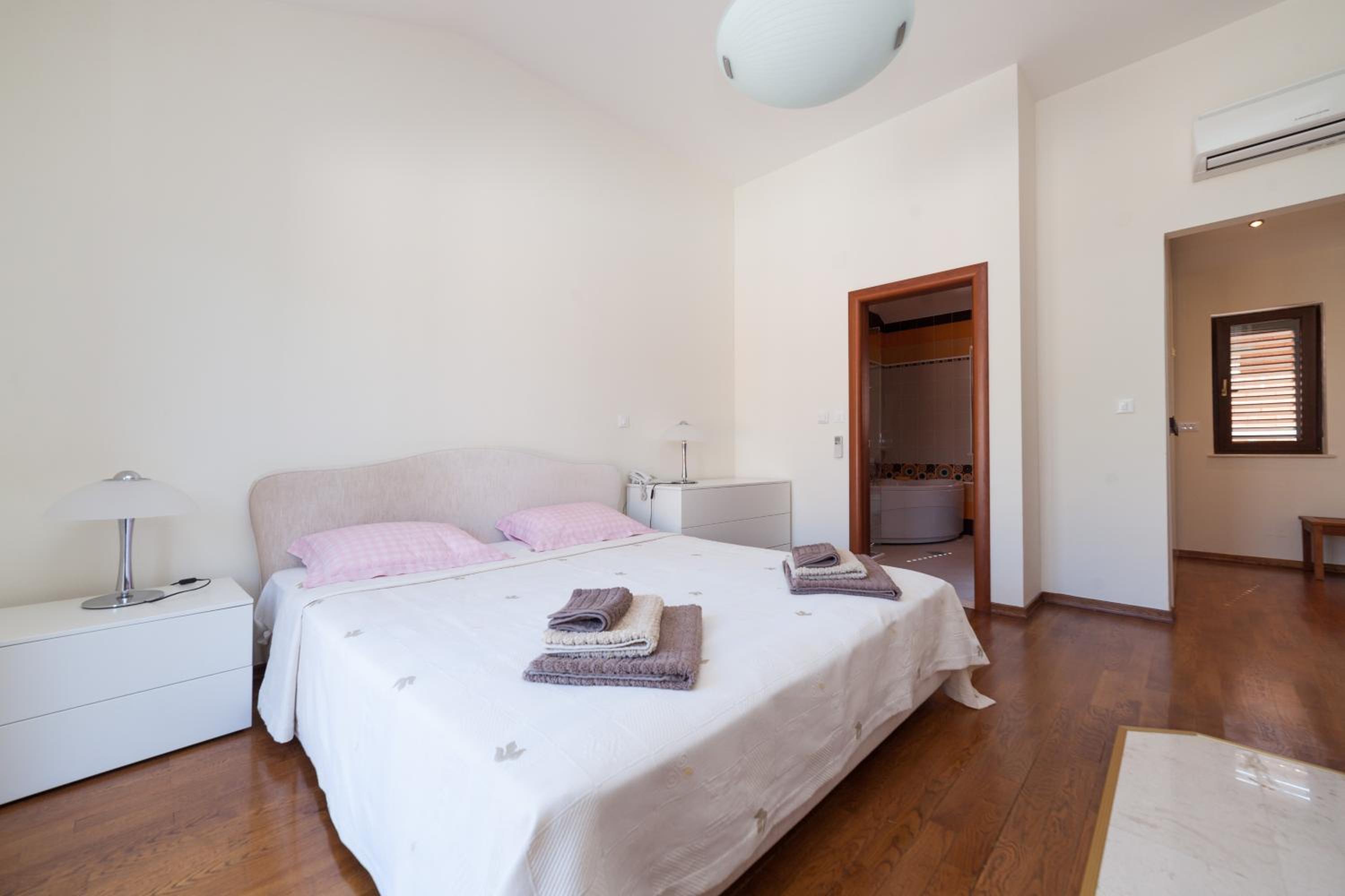 Three-Bedroom Villa photo 3
