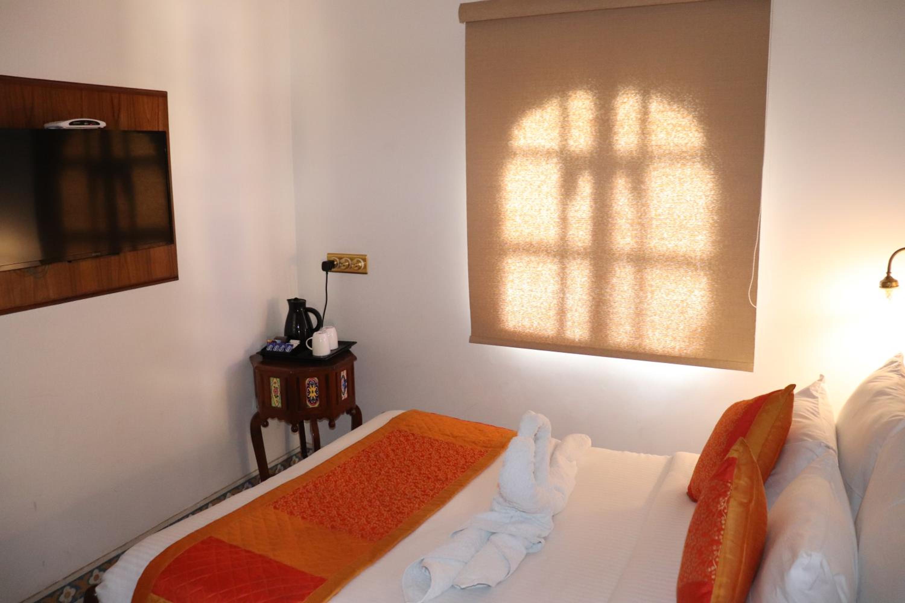 Deluxe Double Room: 15% off on food & beverage services, 20% off on session of Spa   - Photo 4