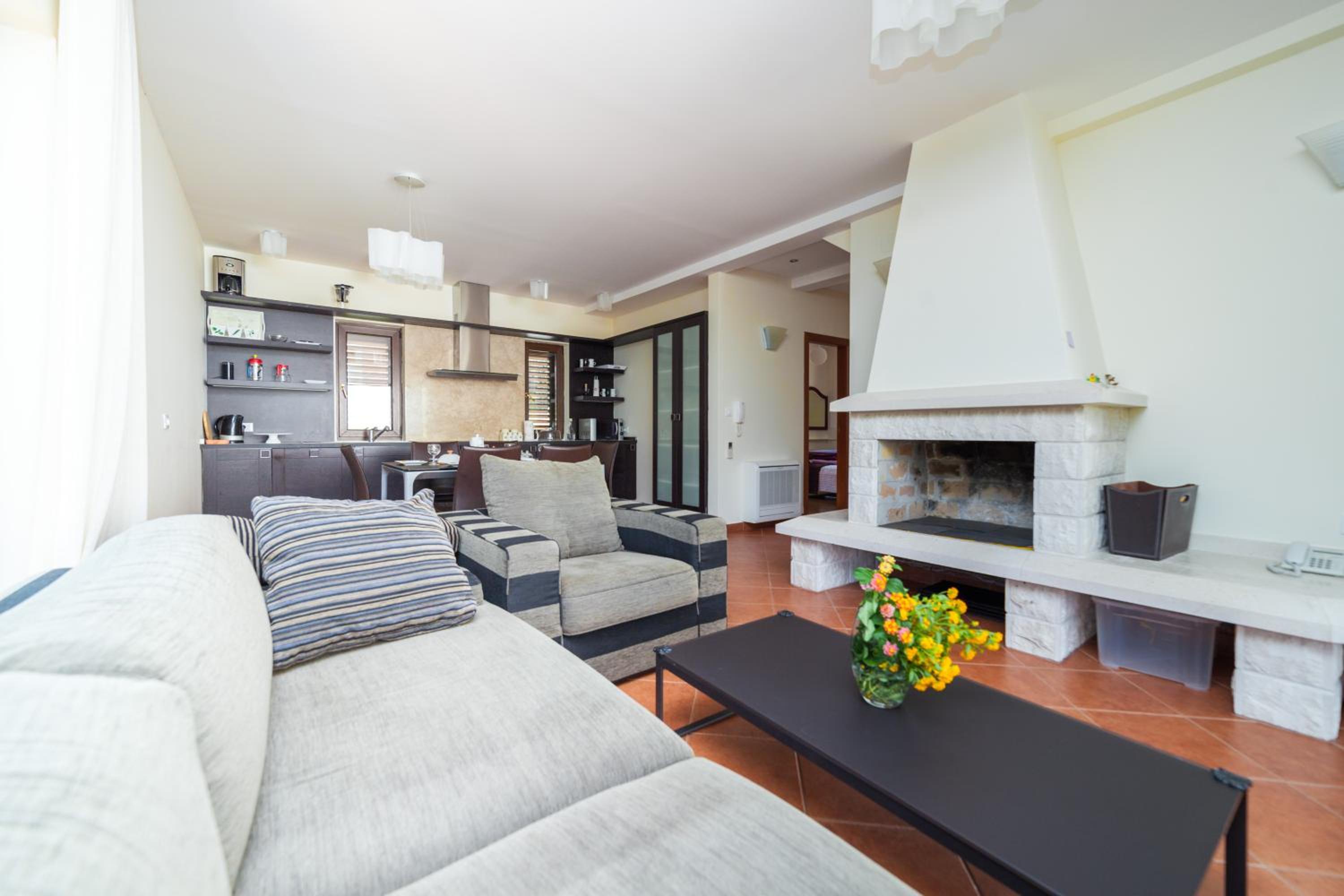 Three-Bedroom Villa photo 2