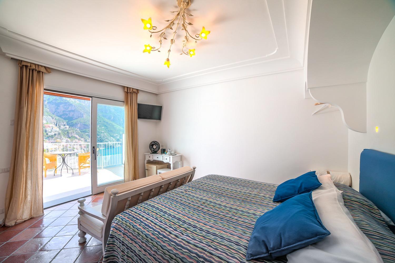 Deluxe King Room - Photo 1